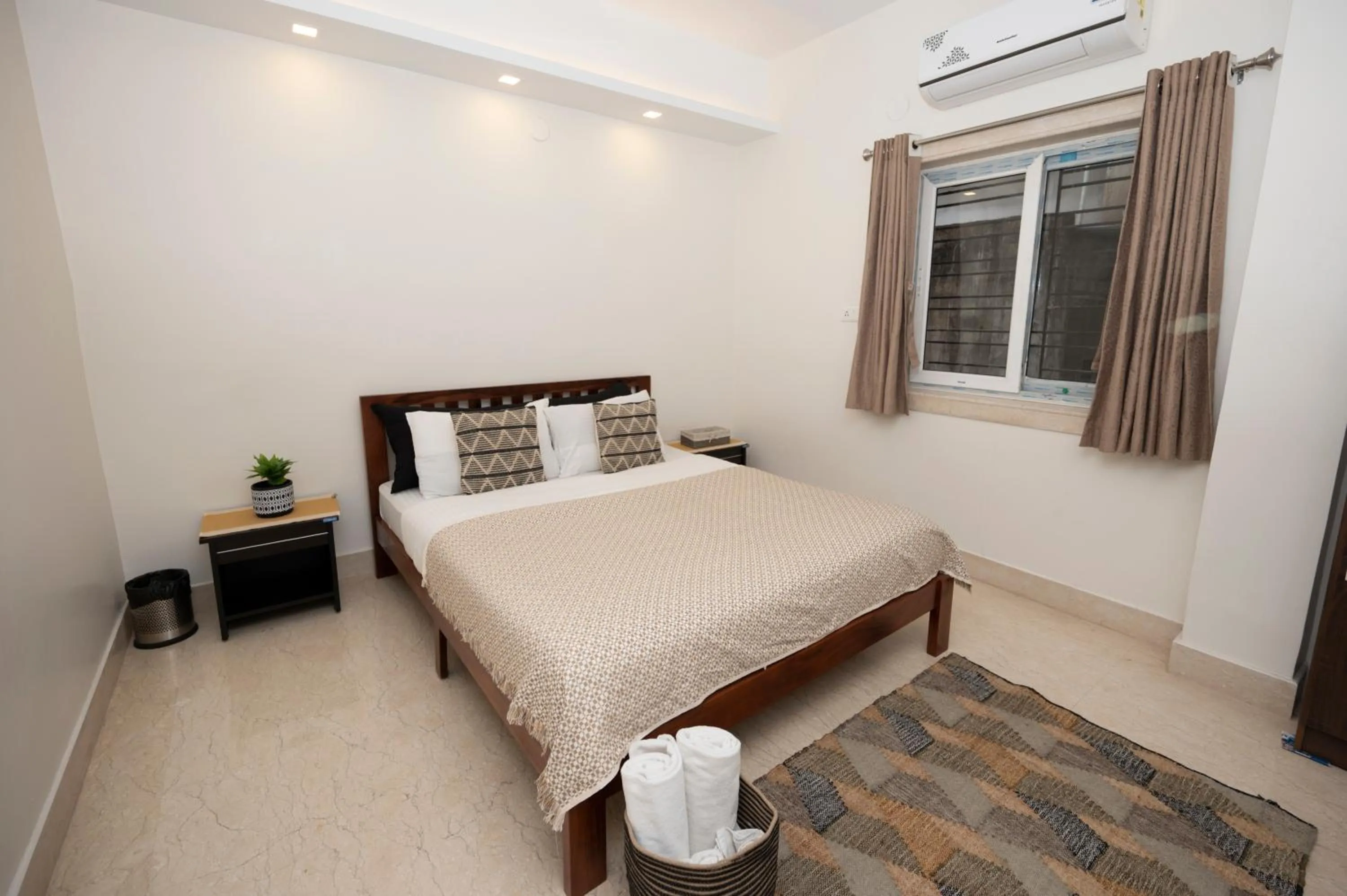 Bed in Lakeside Suites