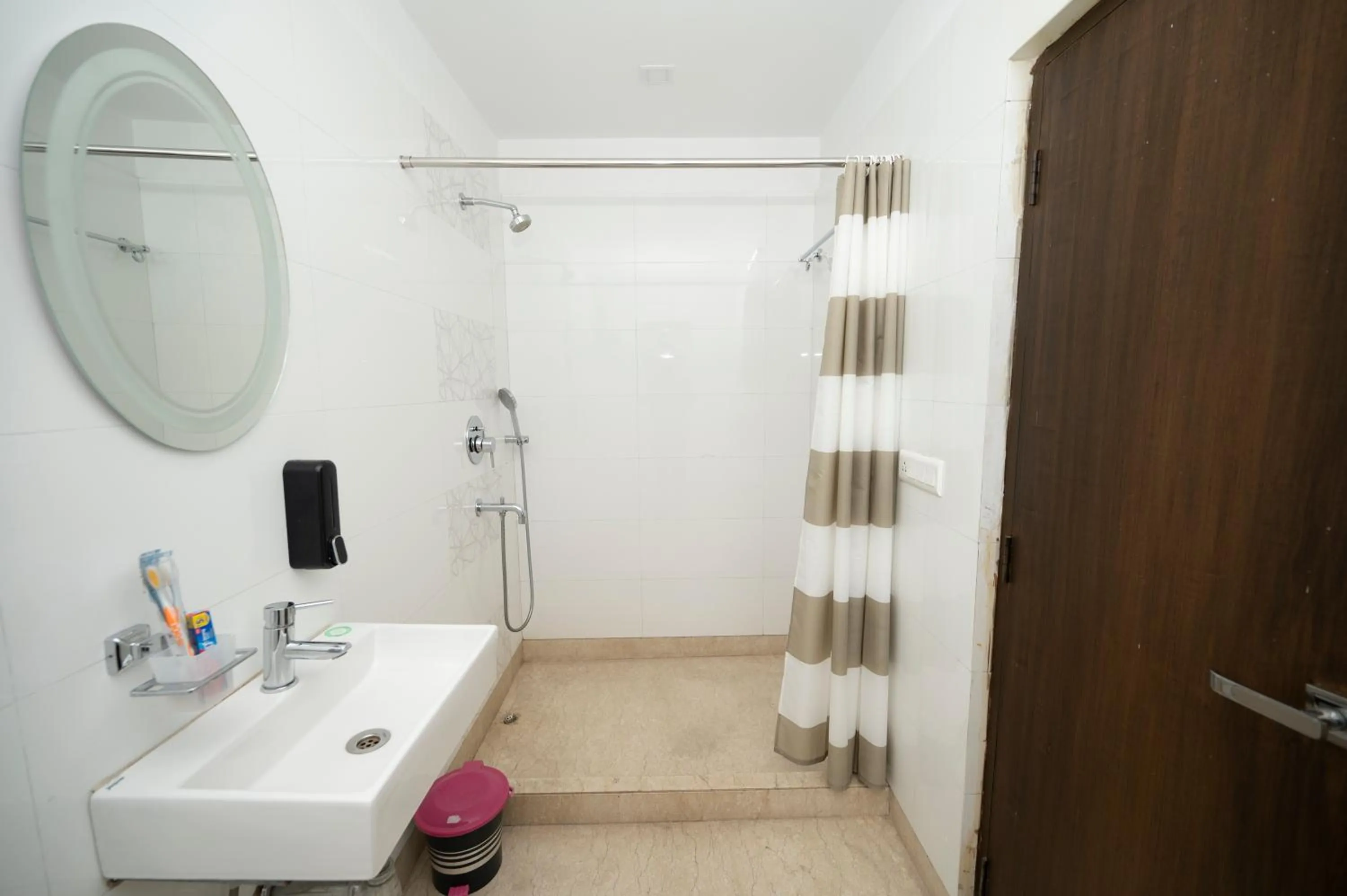 Shower in Lakeside Suites