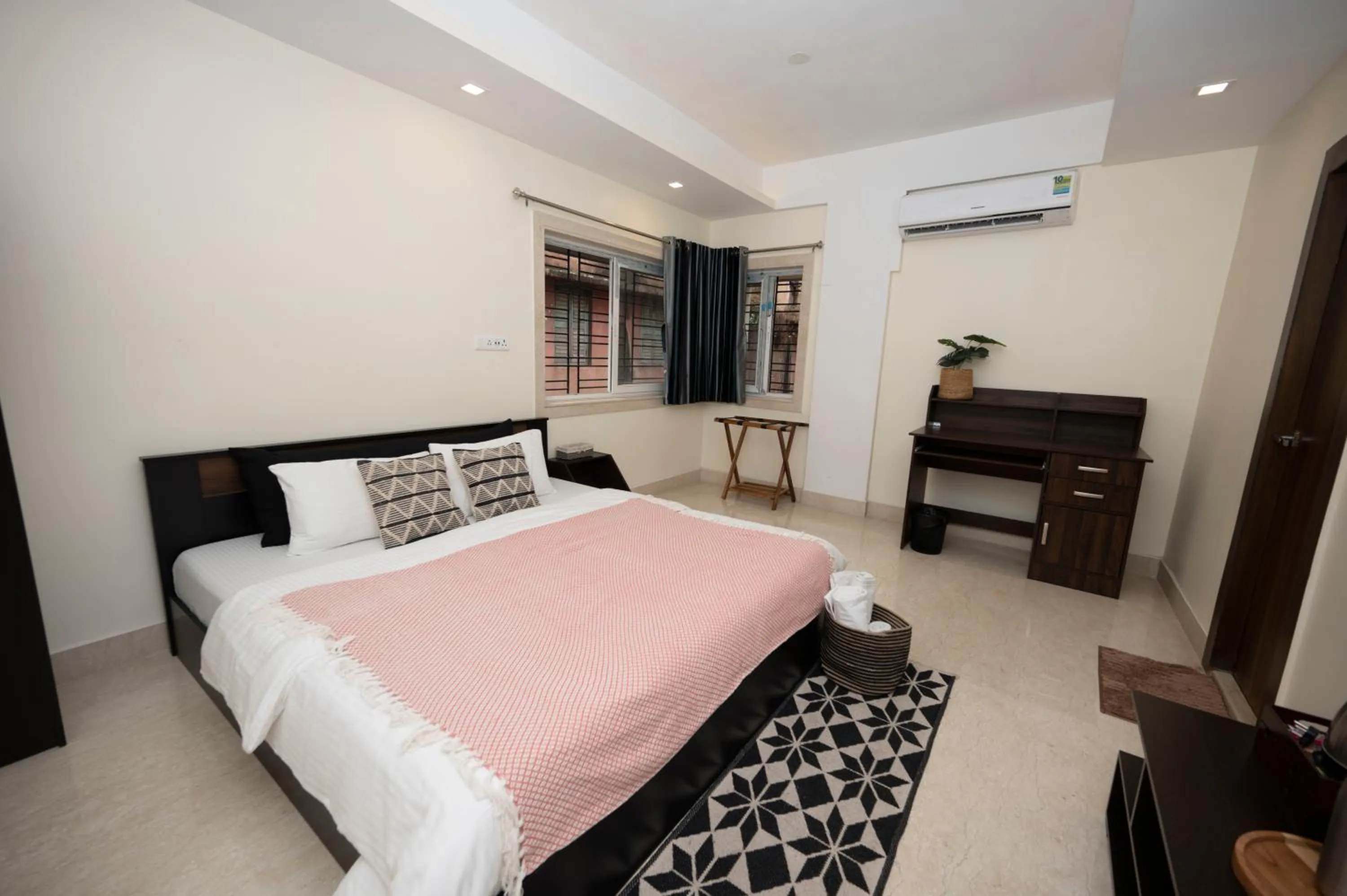 Bed in Lakeside Suites