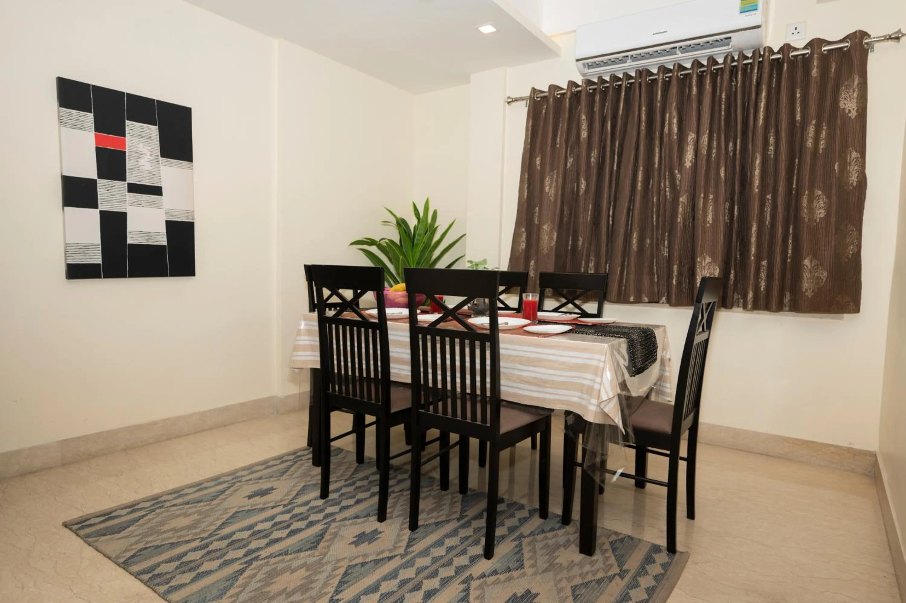 Living room in Lakeside Suites