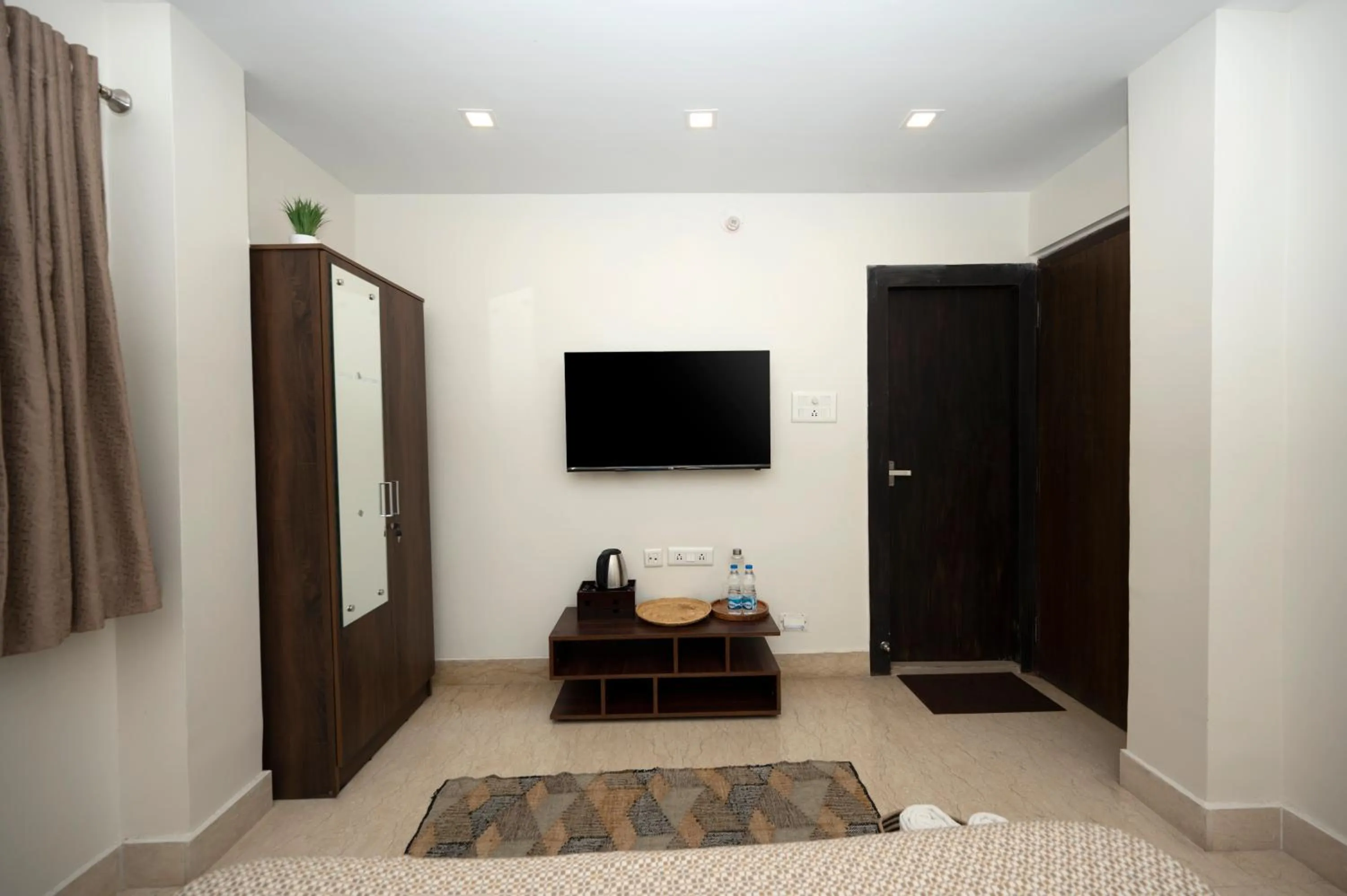 Bed in Lakeside Suites