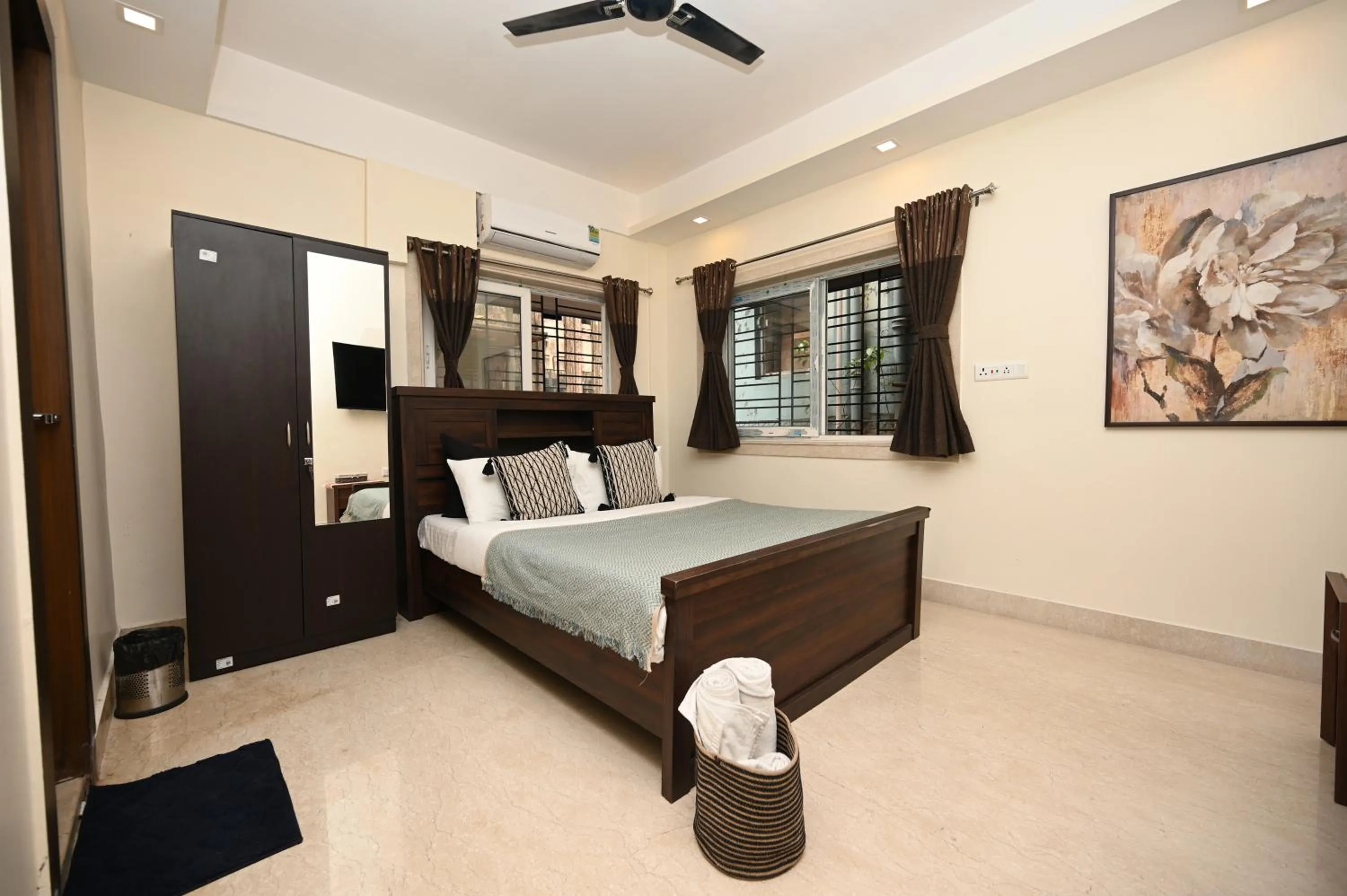 Bed in Lakeside Suites