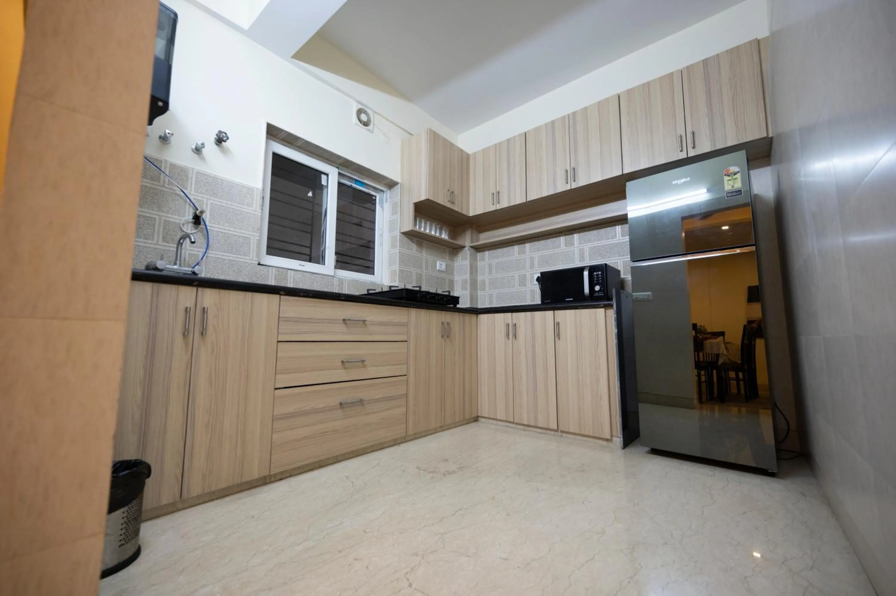 Kitchen or kitchenette in Lakeside Suites