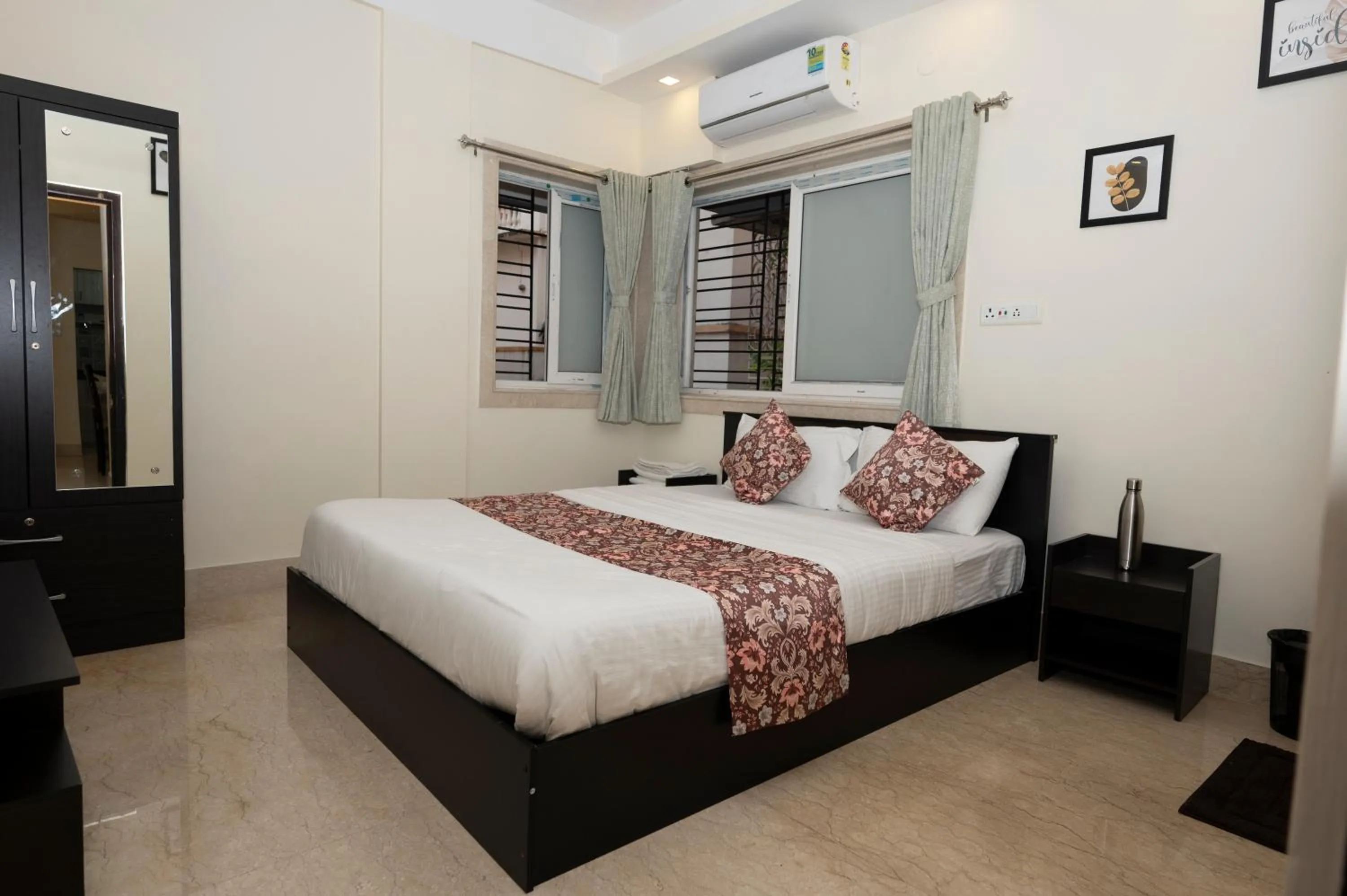 Bed in Lakeside Suites