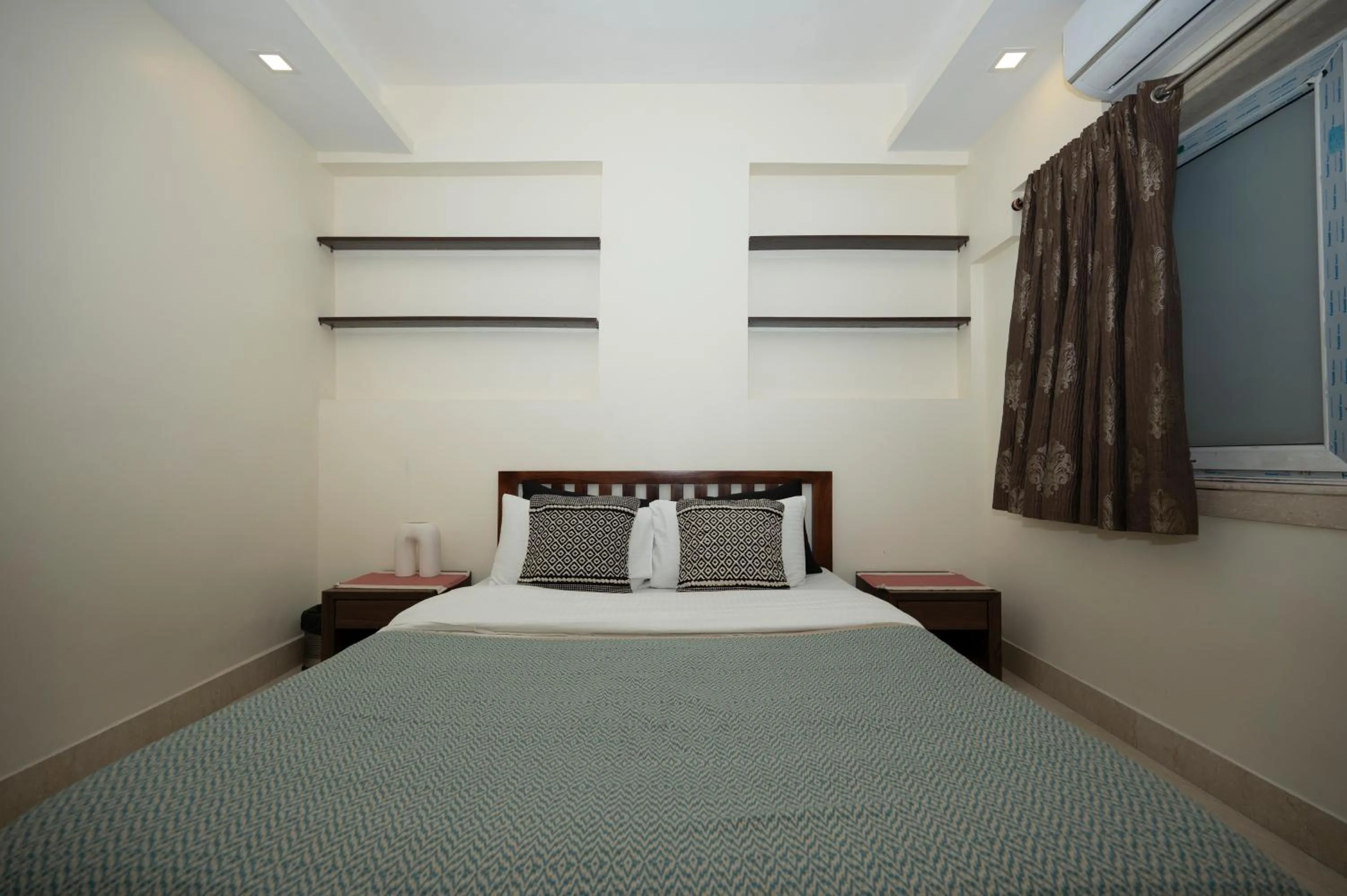 Bed in Lakeside Suites