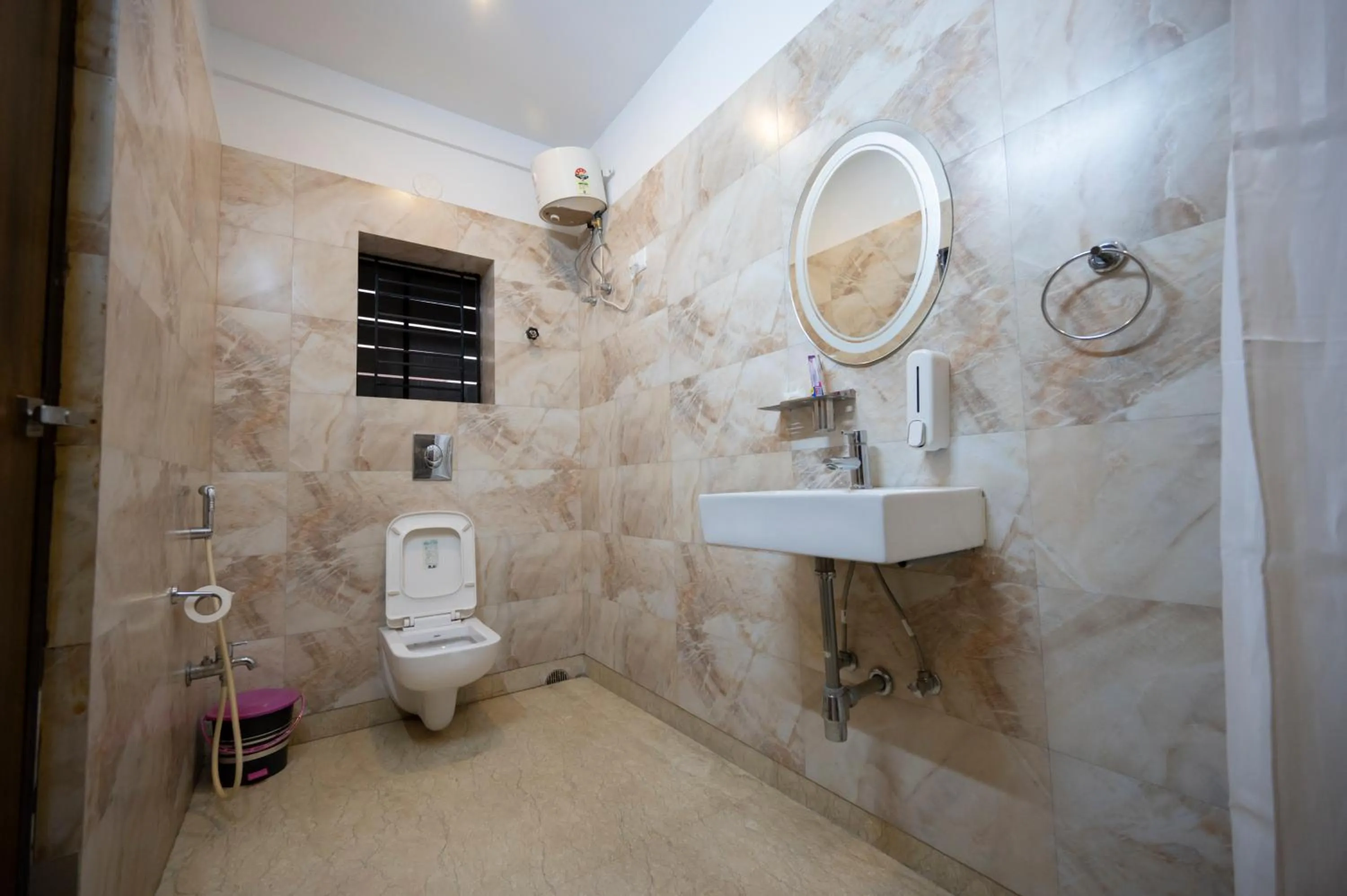 Bathroom in Lakeside Suites