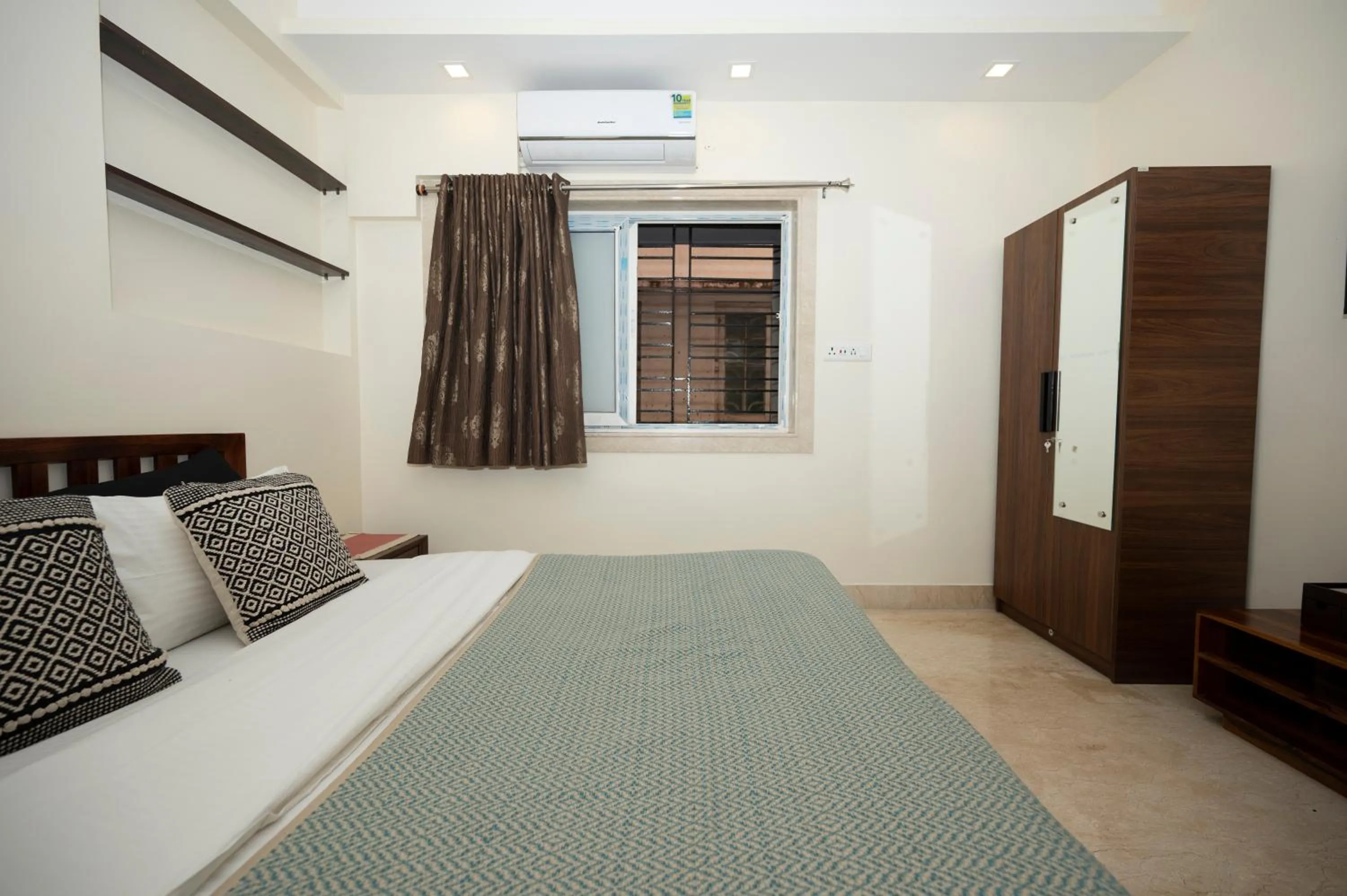 Bed in Lakeside Suites