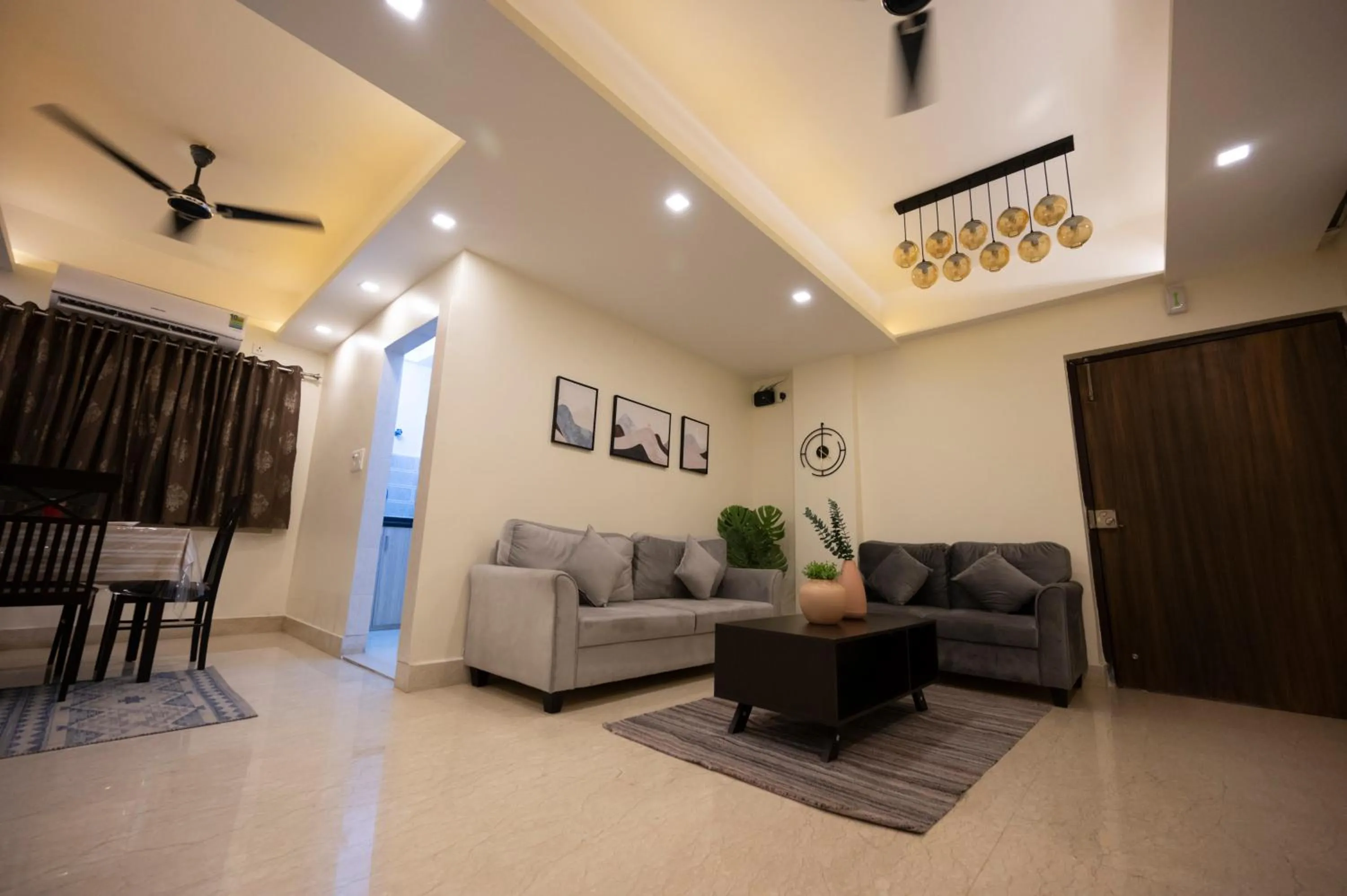 Kitchen or kitchenette in Lakeside Suites