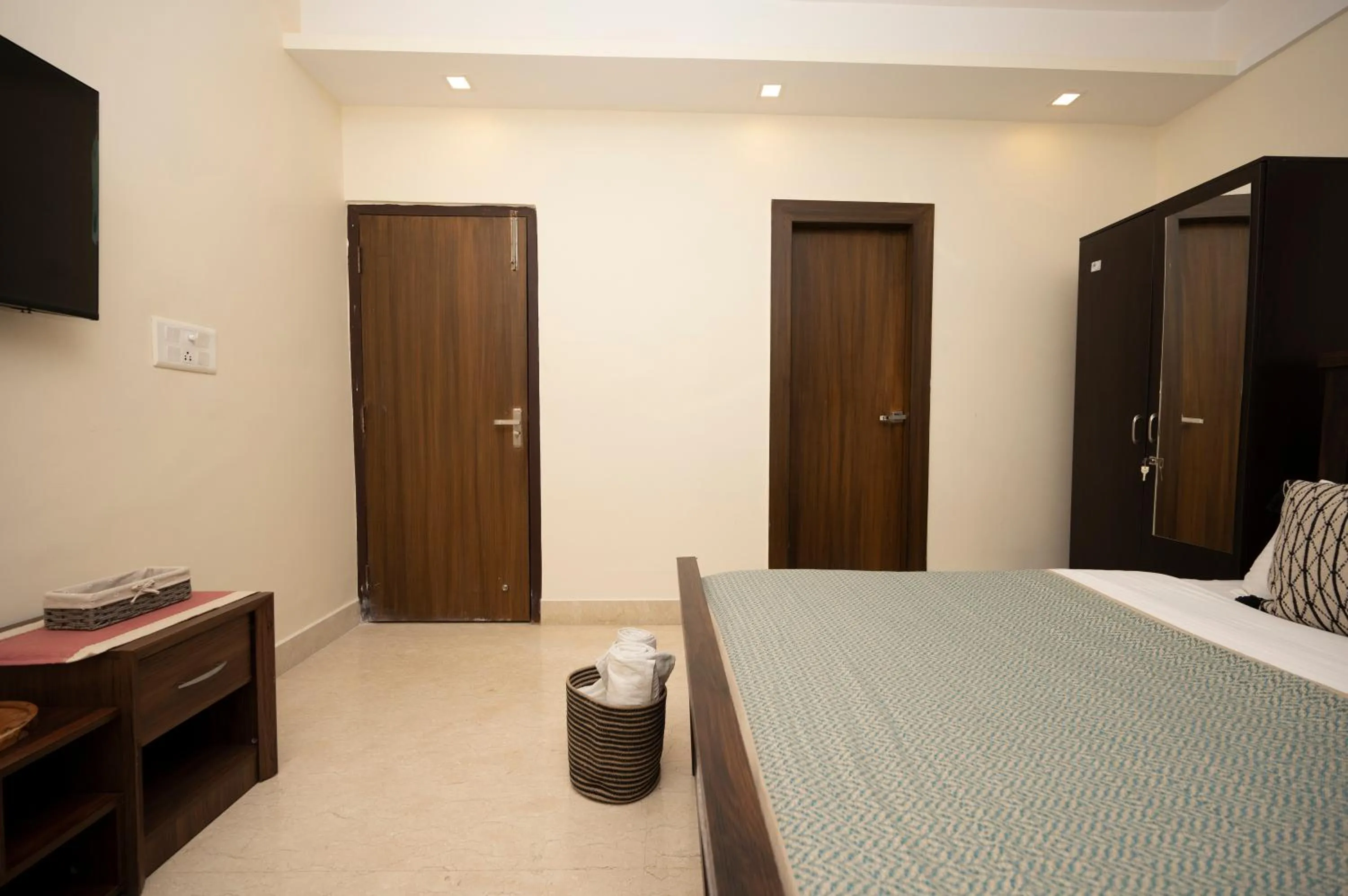 Bed in Lakeside Suites