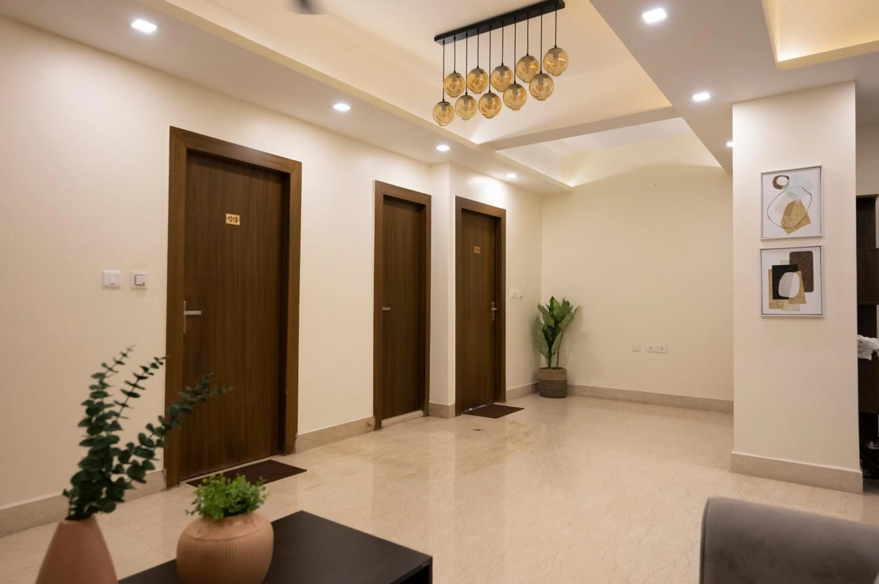 Facade/entrance in Lakeside Suites