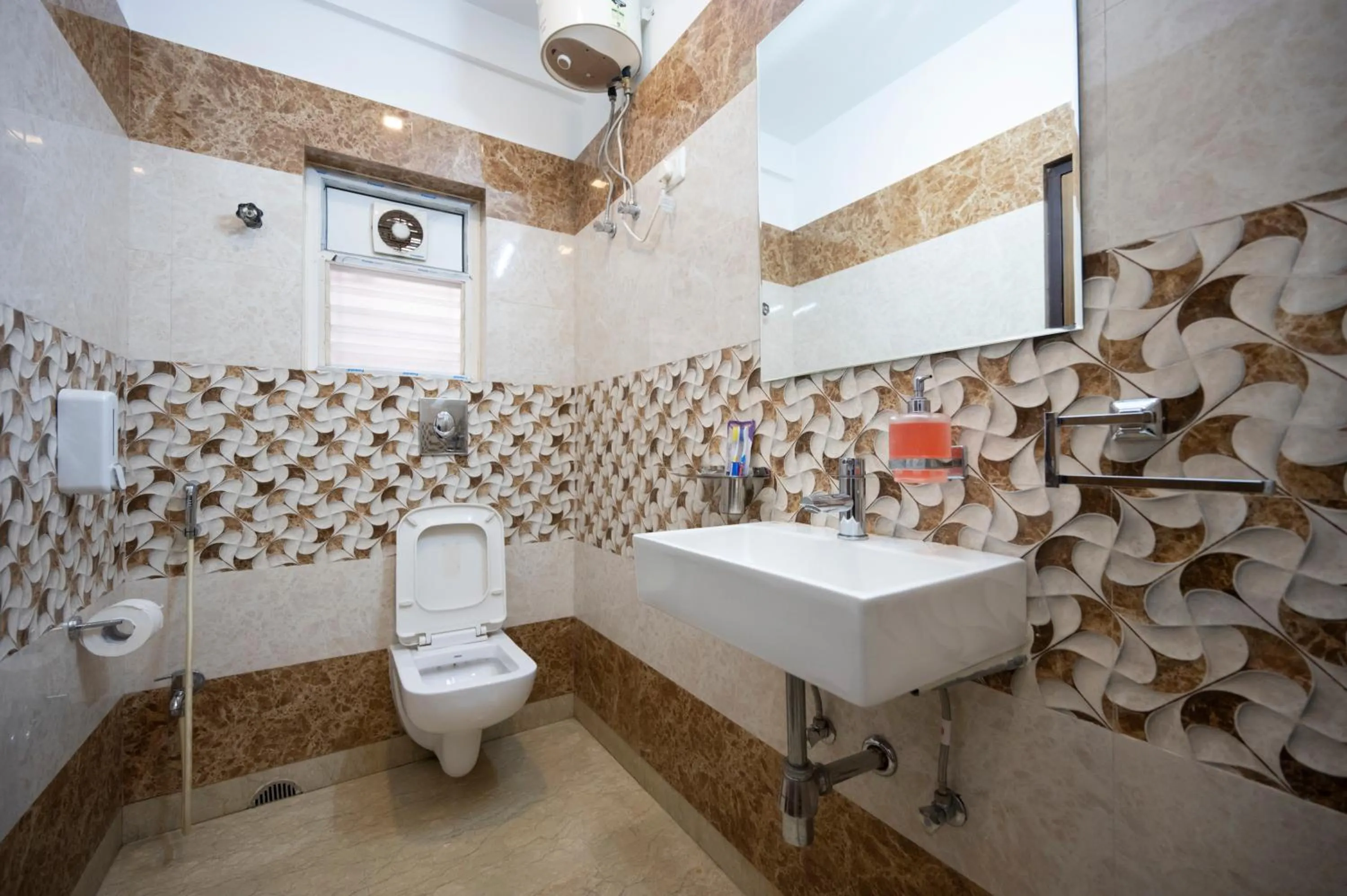 Toilet in Lakeside Suites