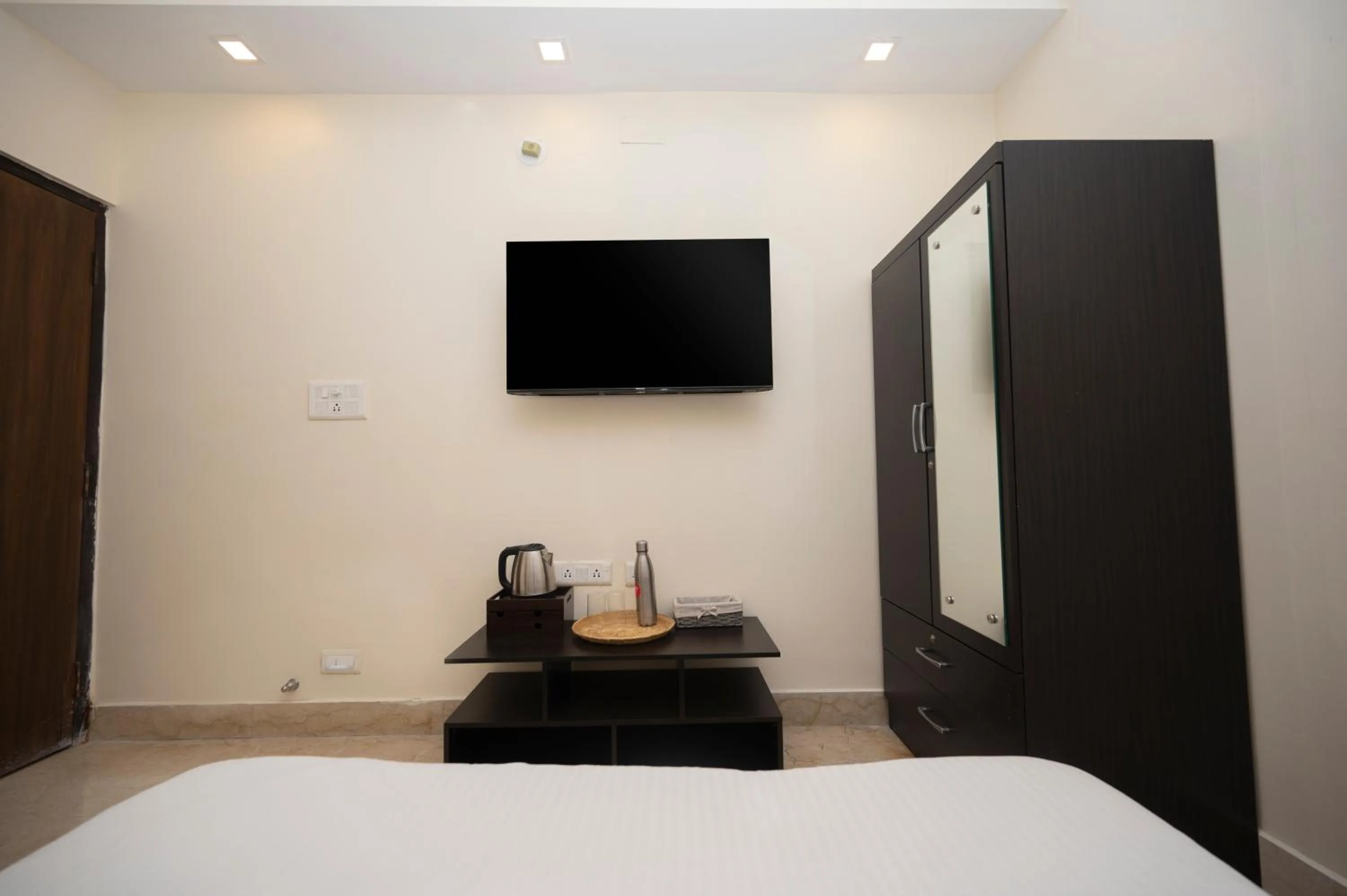 Bed in Lakeside Suites