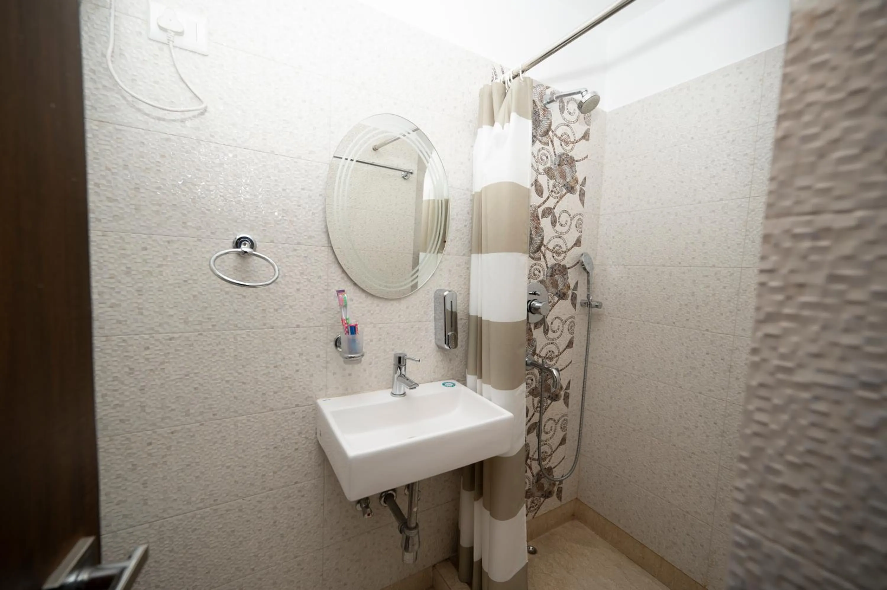 Shower in Lakeside Suites