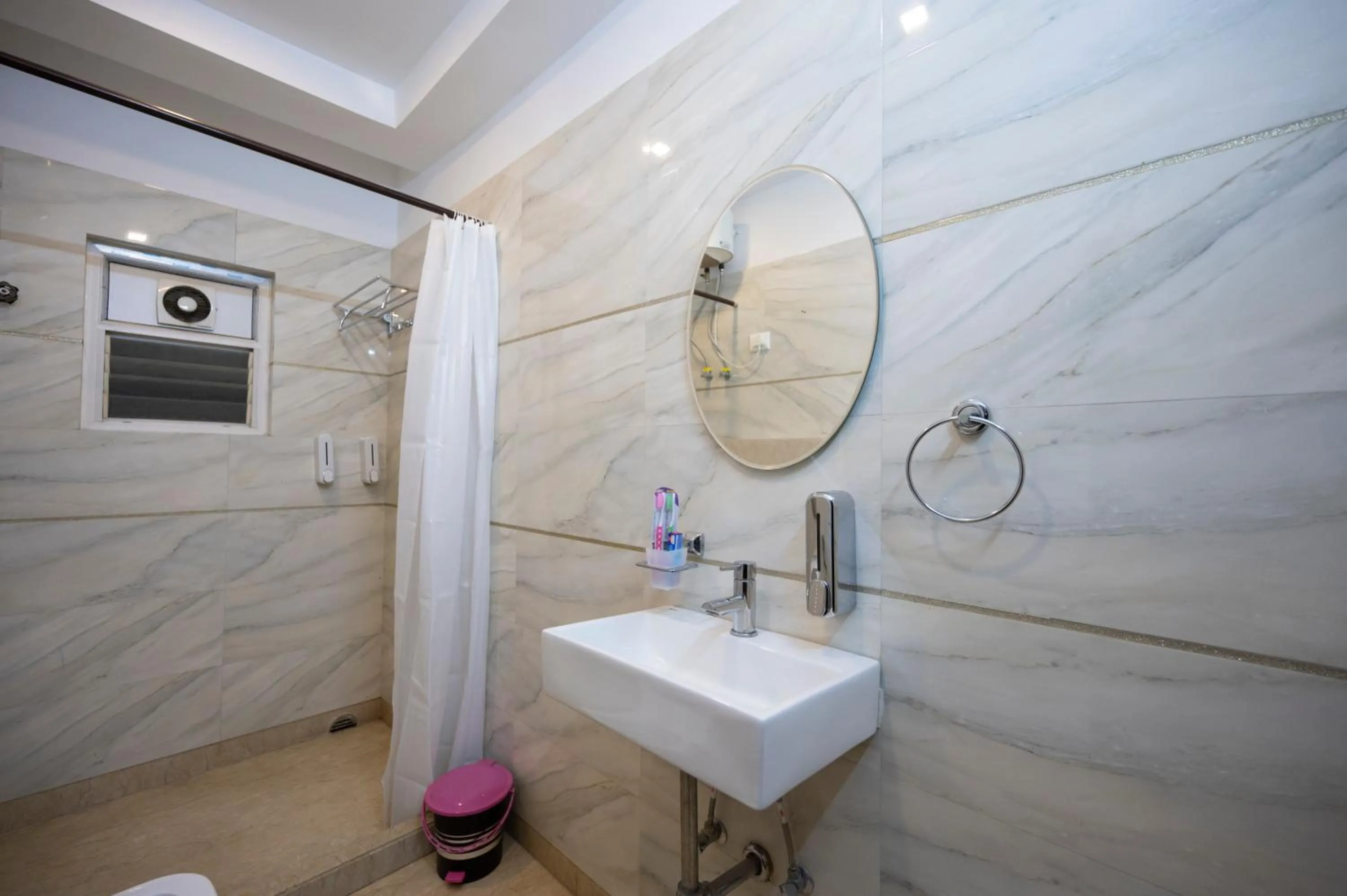 Shower in Lakeside Suites