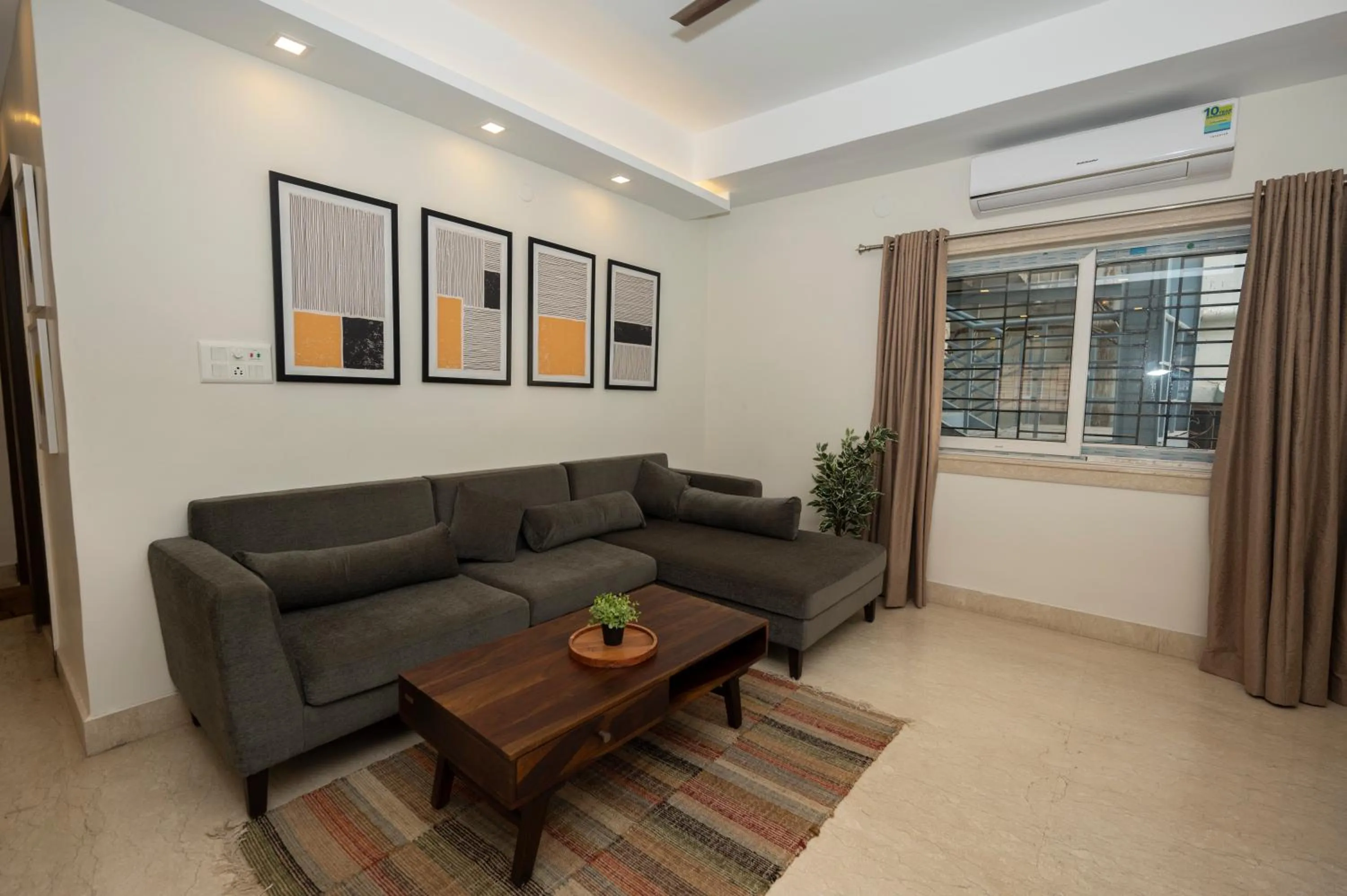 Living room in Lakeside Suites