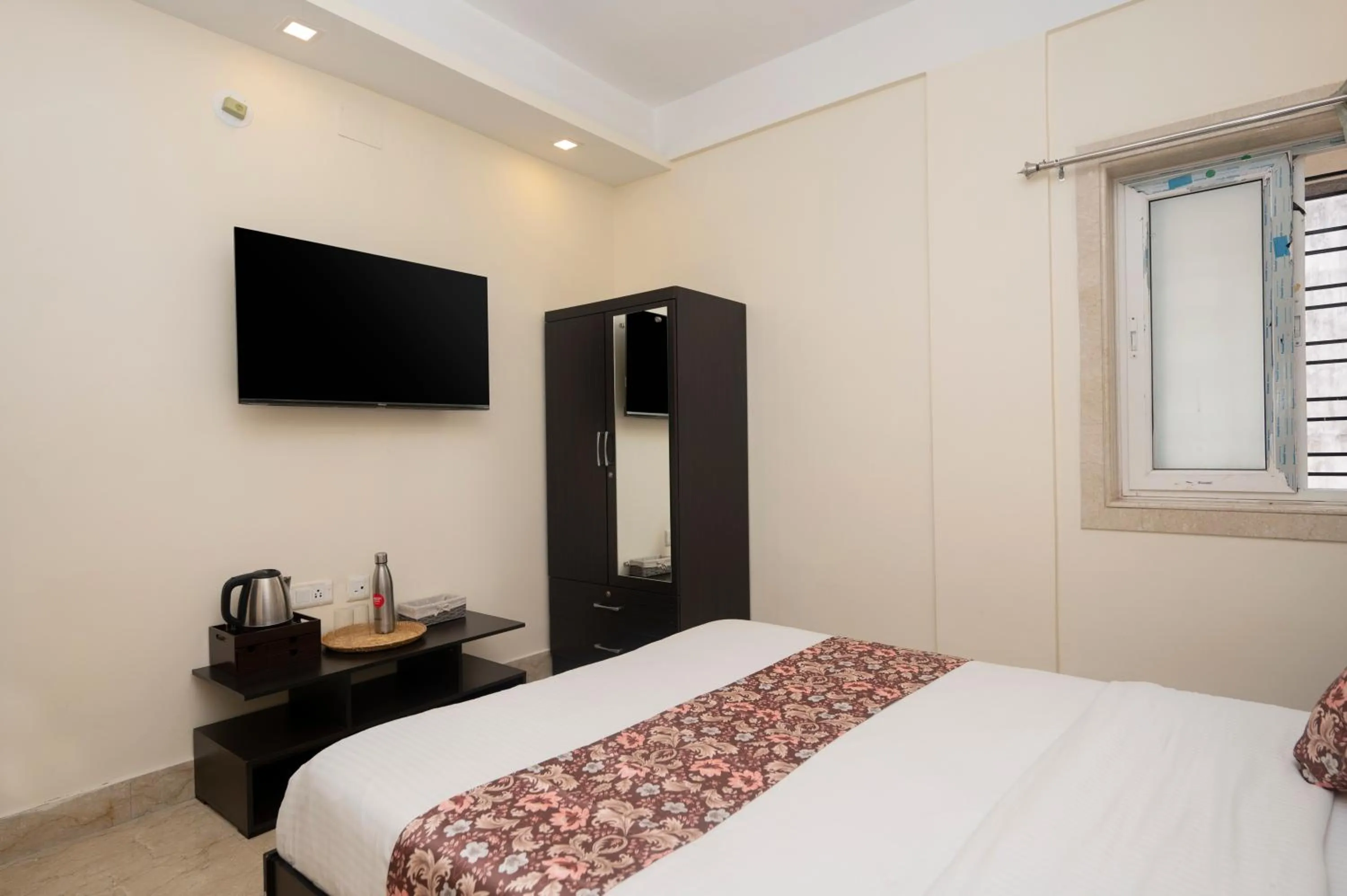 Bed in Lakeside Suites