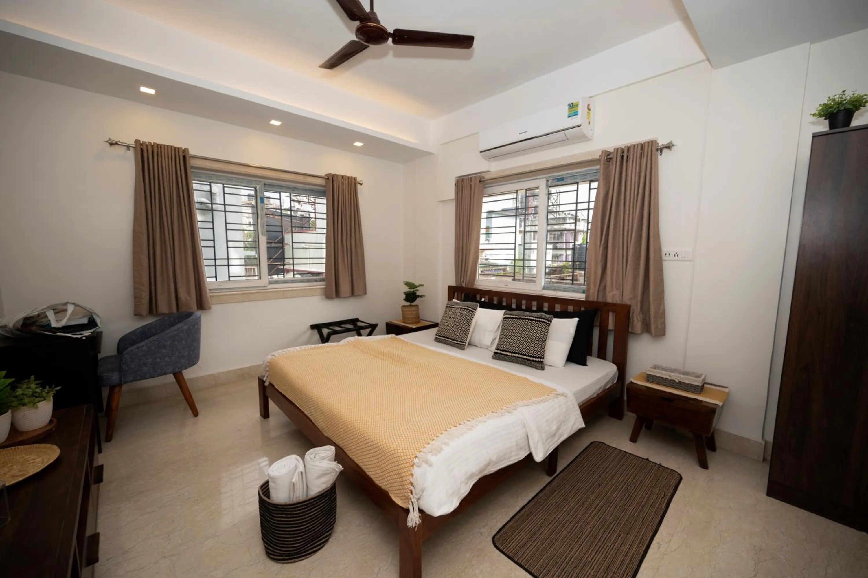 Bed in Lakeside Suites