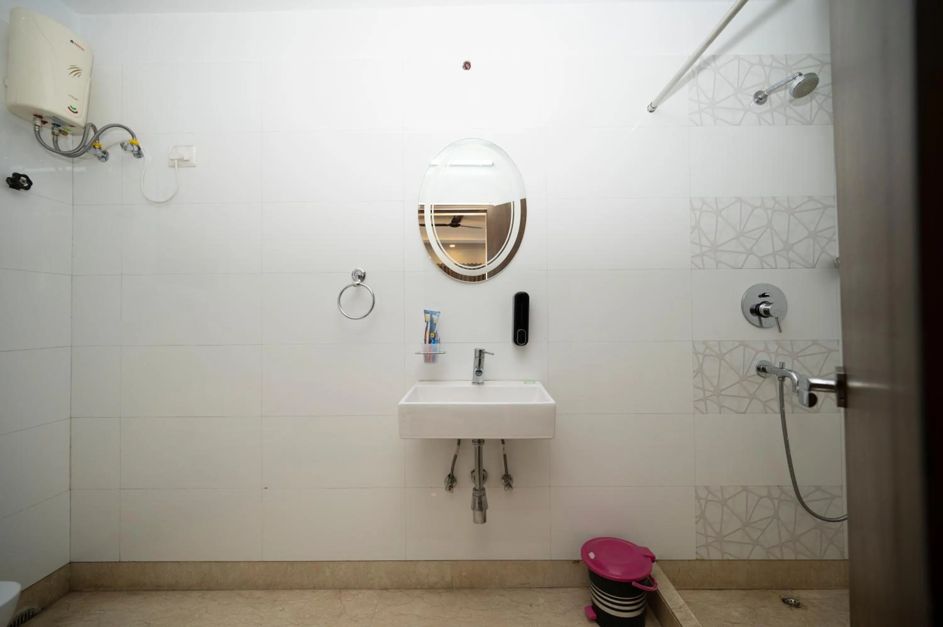 Shower in Lakeside Suites