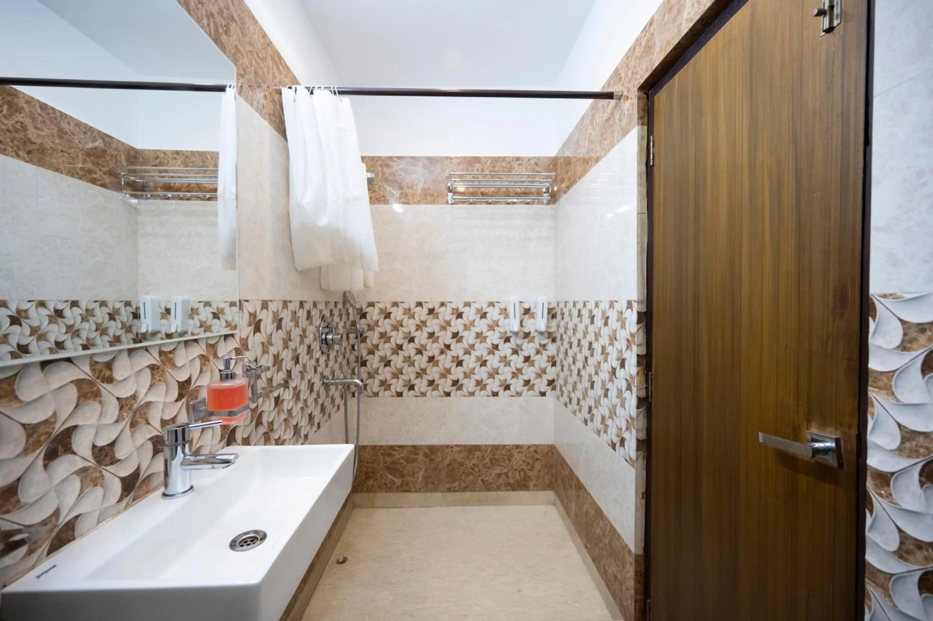 Shower in Lakeside Suites