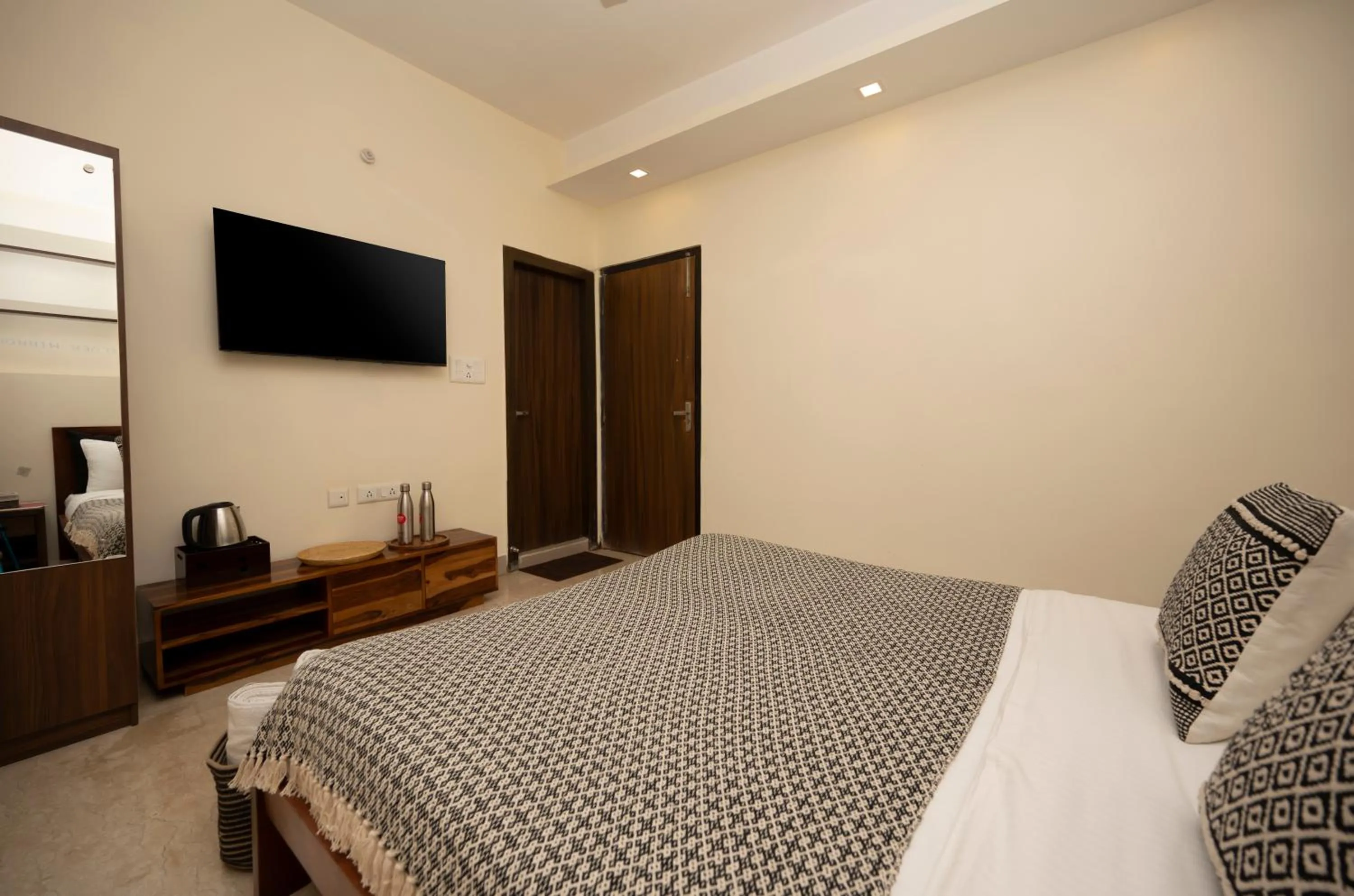 Bed in Lakeside Suites