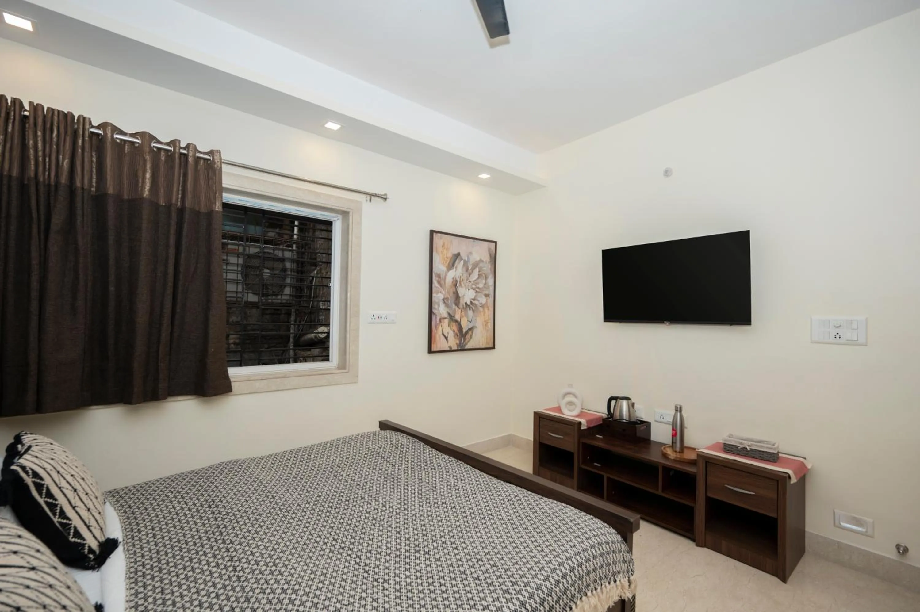 Bed in Lakeside Suites