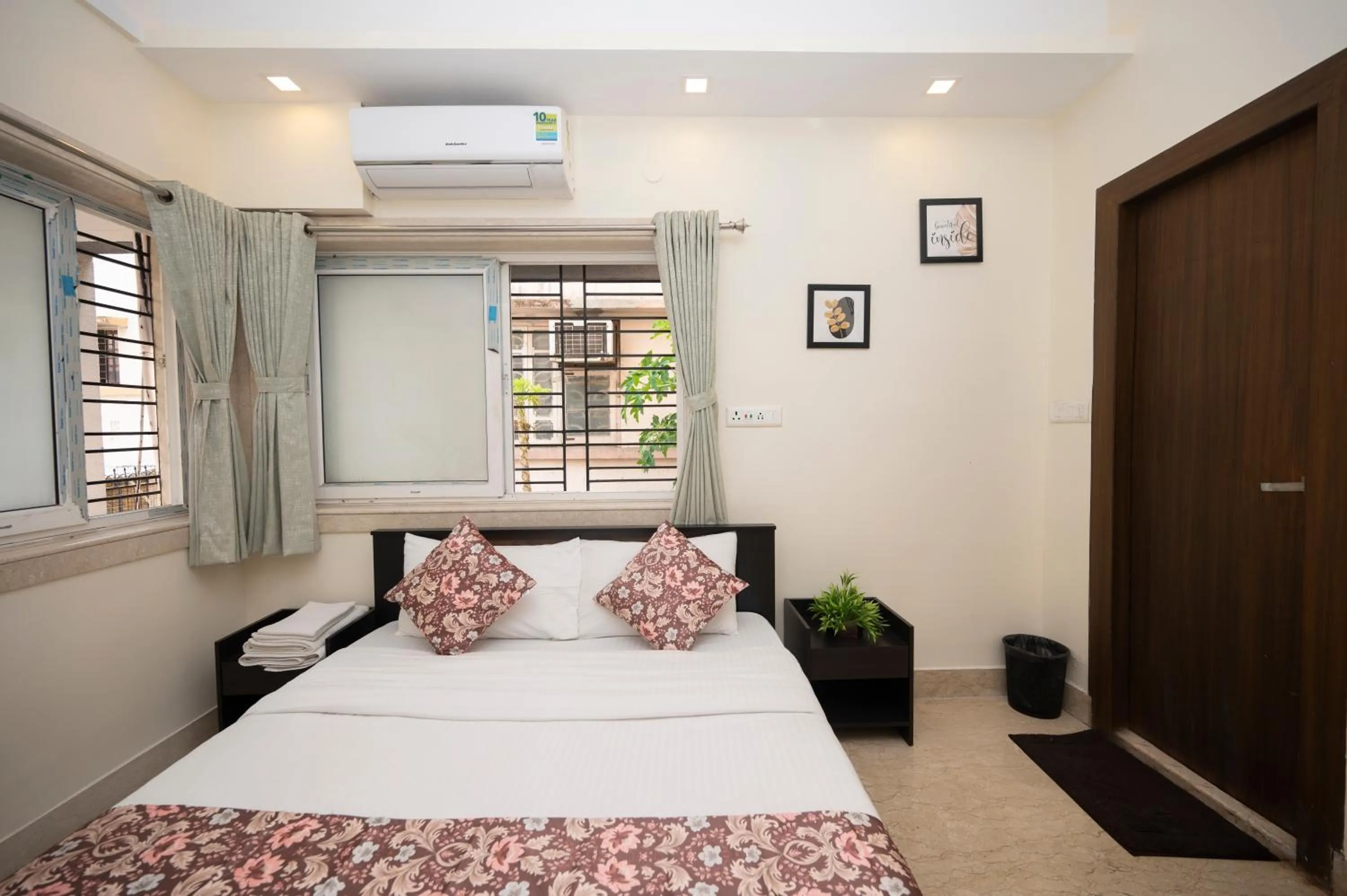 Bed in Lakeside Suites