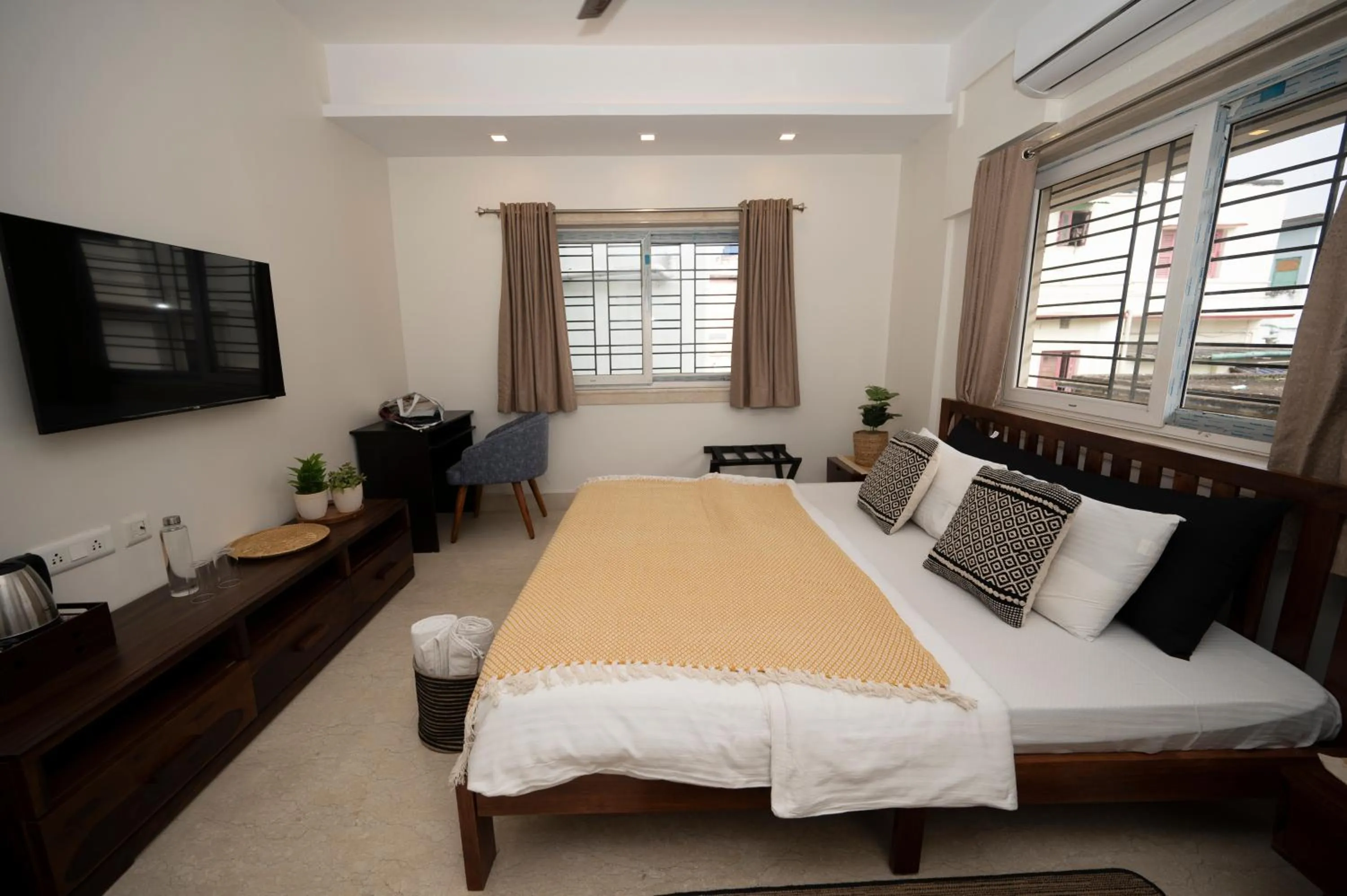 Bed in Lakeside Suites