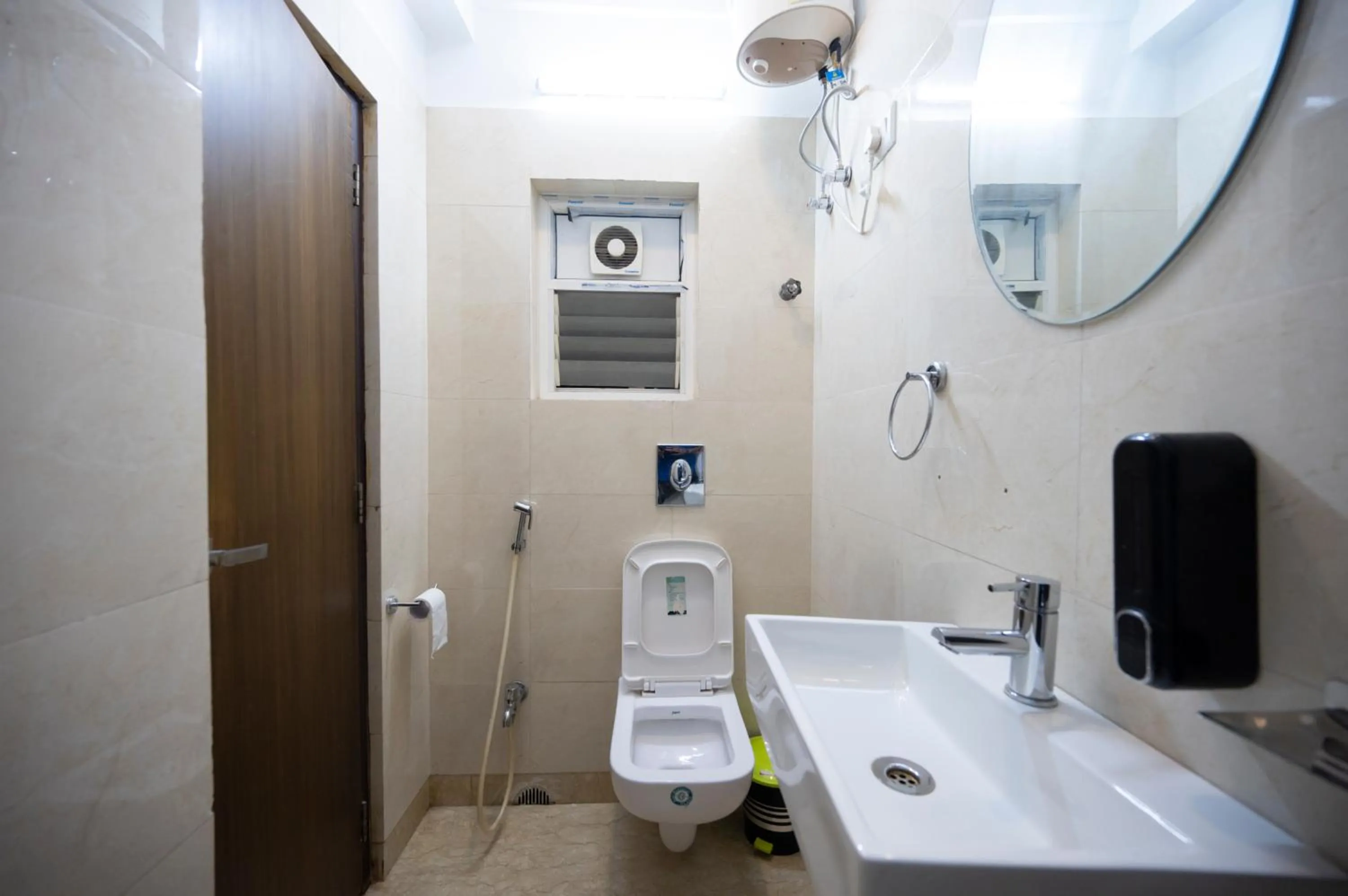 Shower in Lakeside Suites