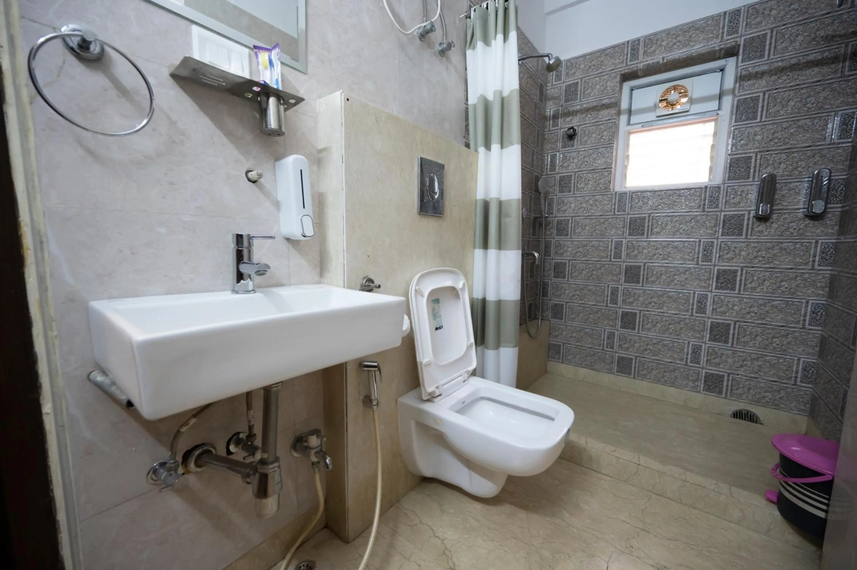 Shower in Lakeside Suites