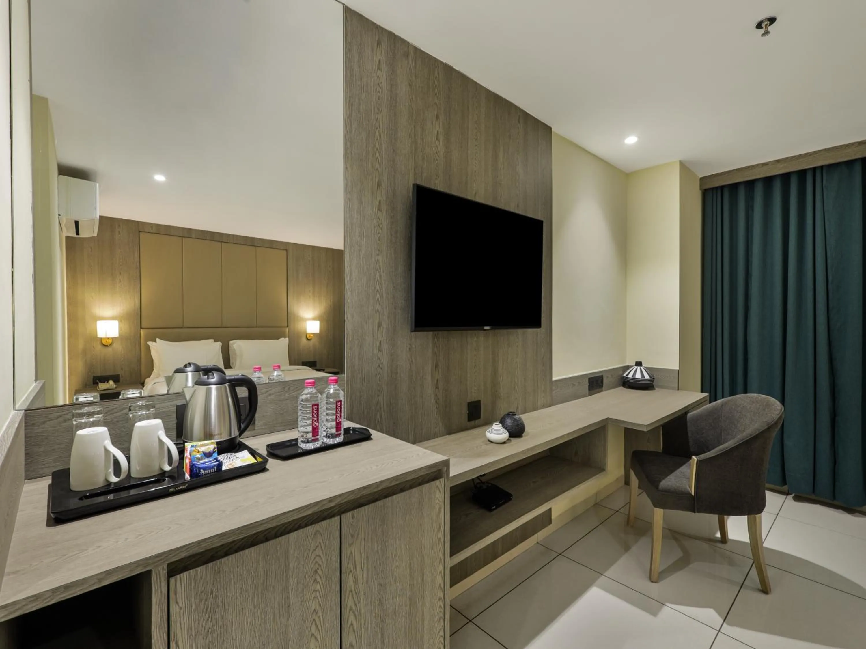 Coffee/tea facilities in Sunday Hotel Vadodara