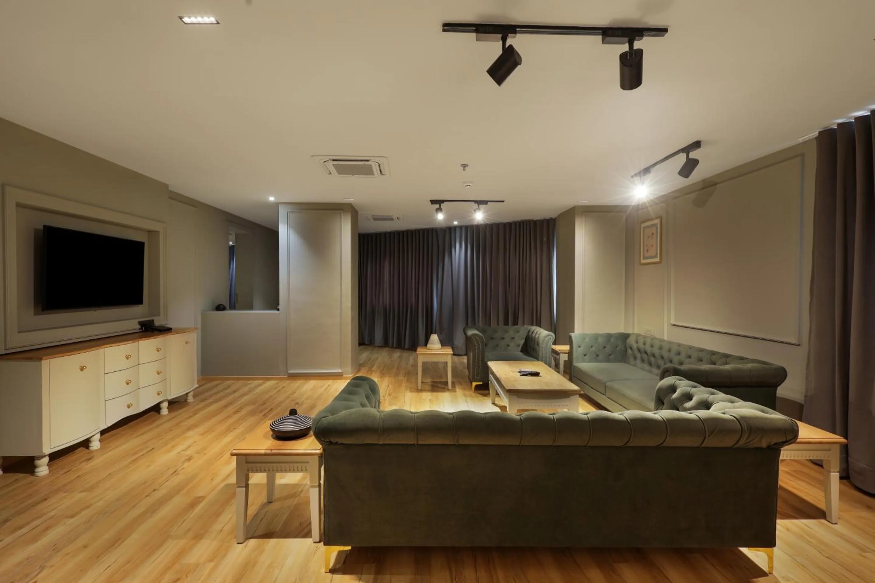 Sunday Hotel Vadodara