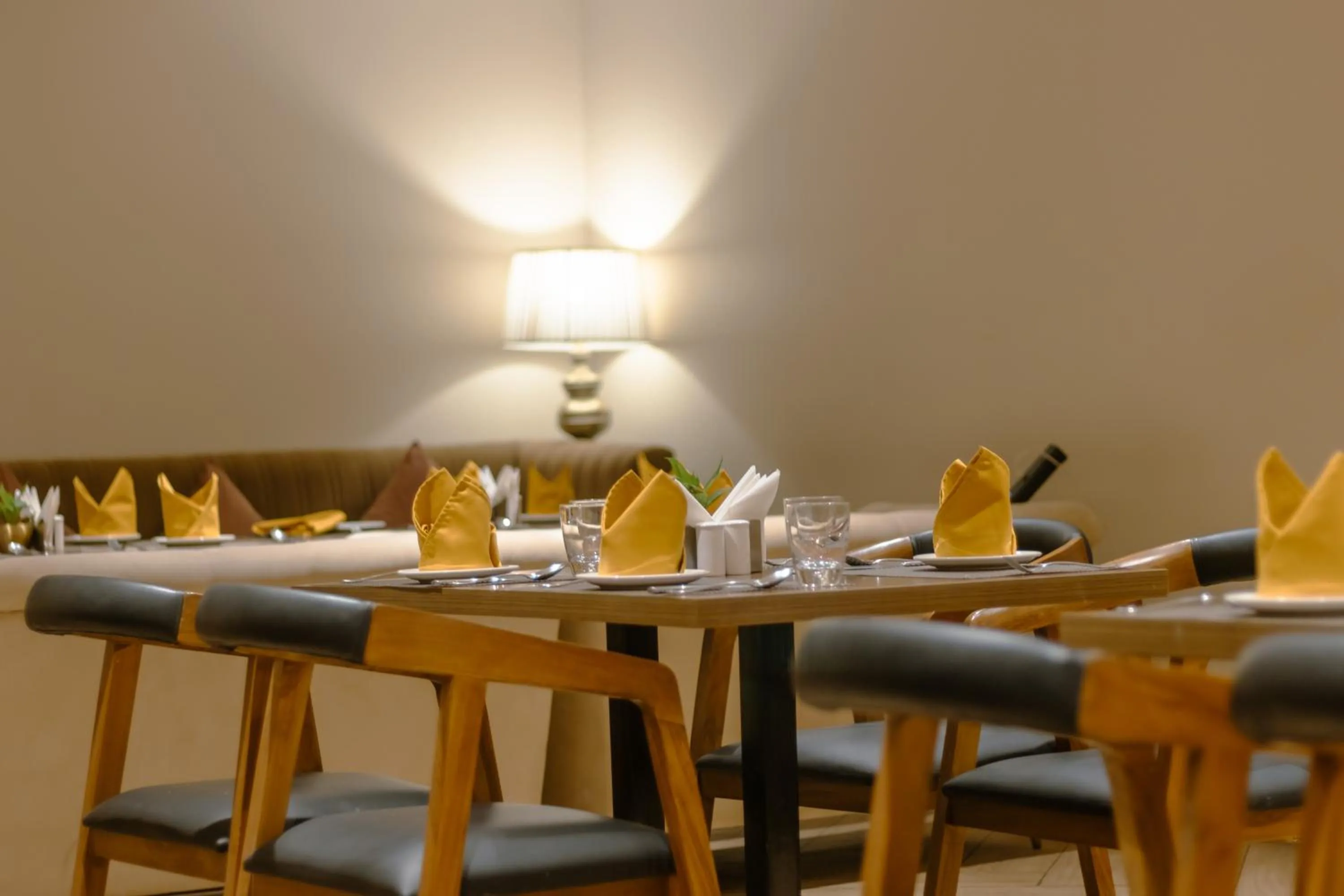 Restaurant/places to eat in Udman Hotel Gurugram