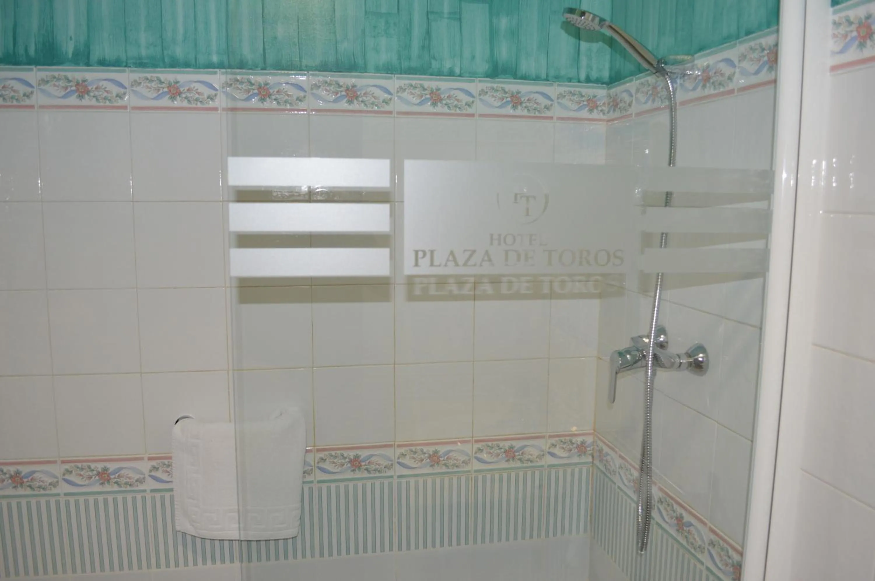 Shower in Plaza de Toros