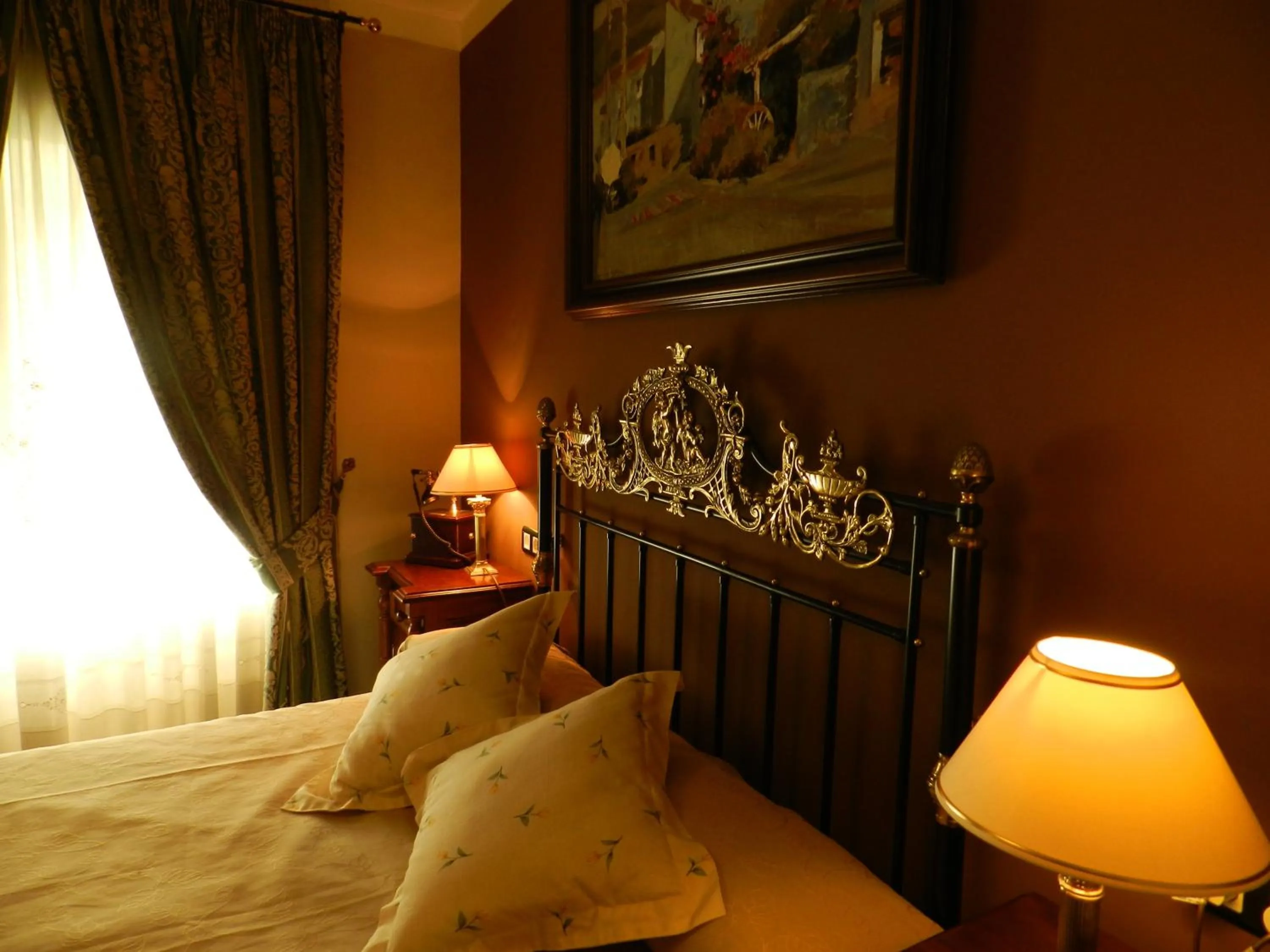 Photo of the whole room, Bed in Plaza de Toros