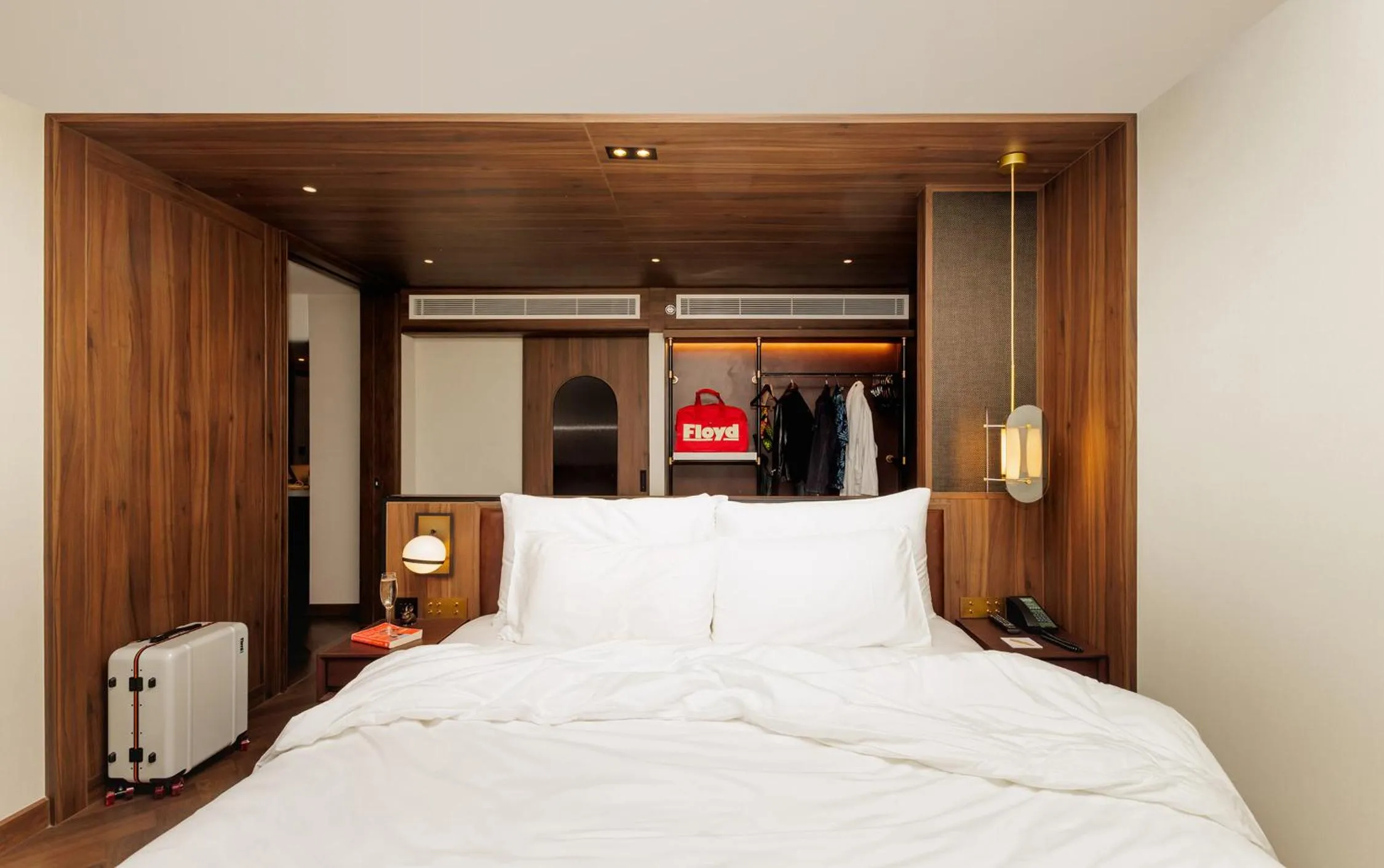 Bed in Public House Bangkok, a Member of Design Hotels