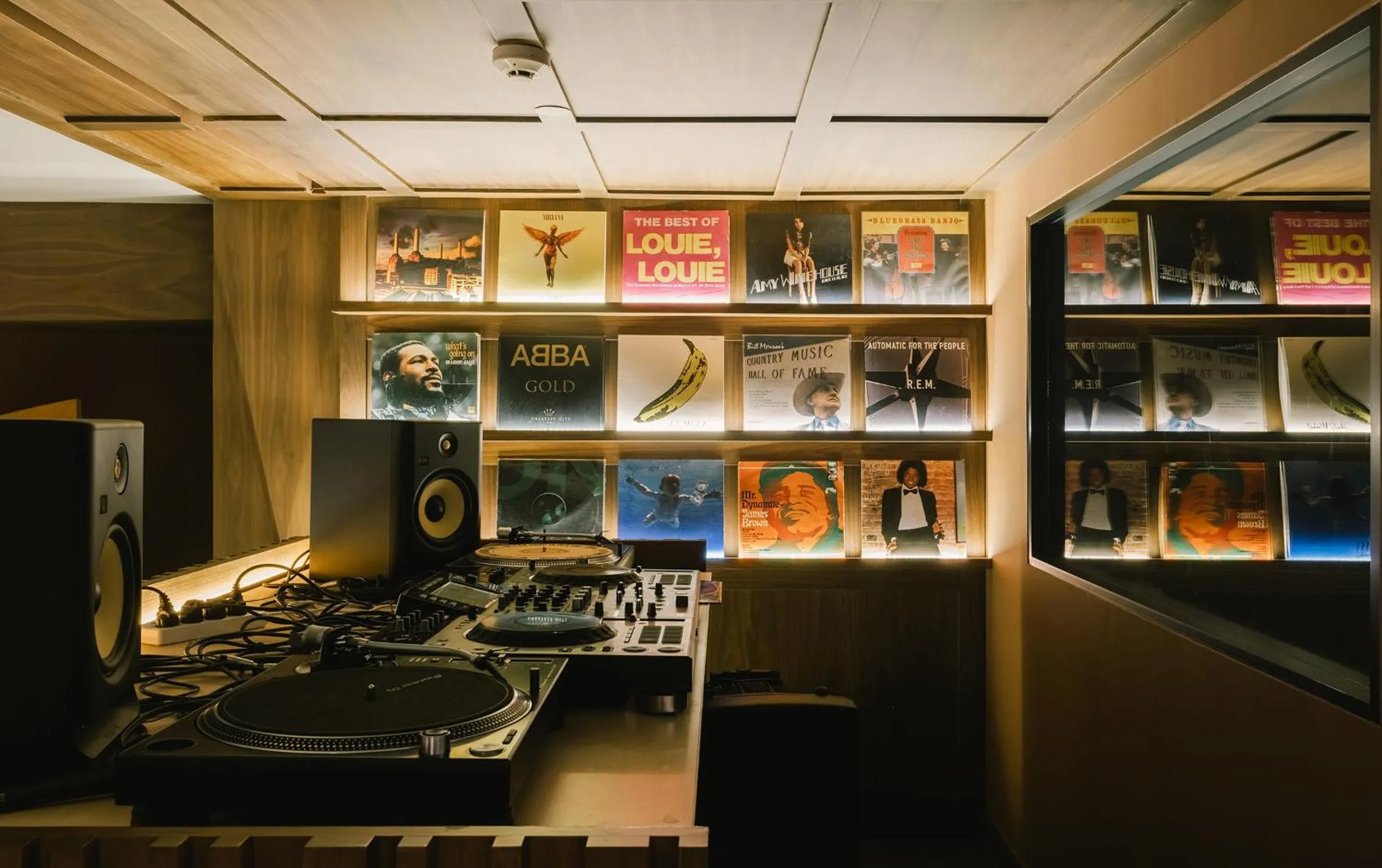 Nightclub / DJ in Public House Bangkok, a Member of Design Hotels