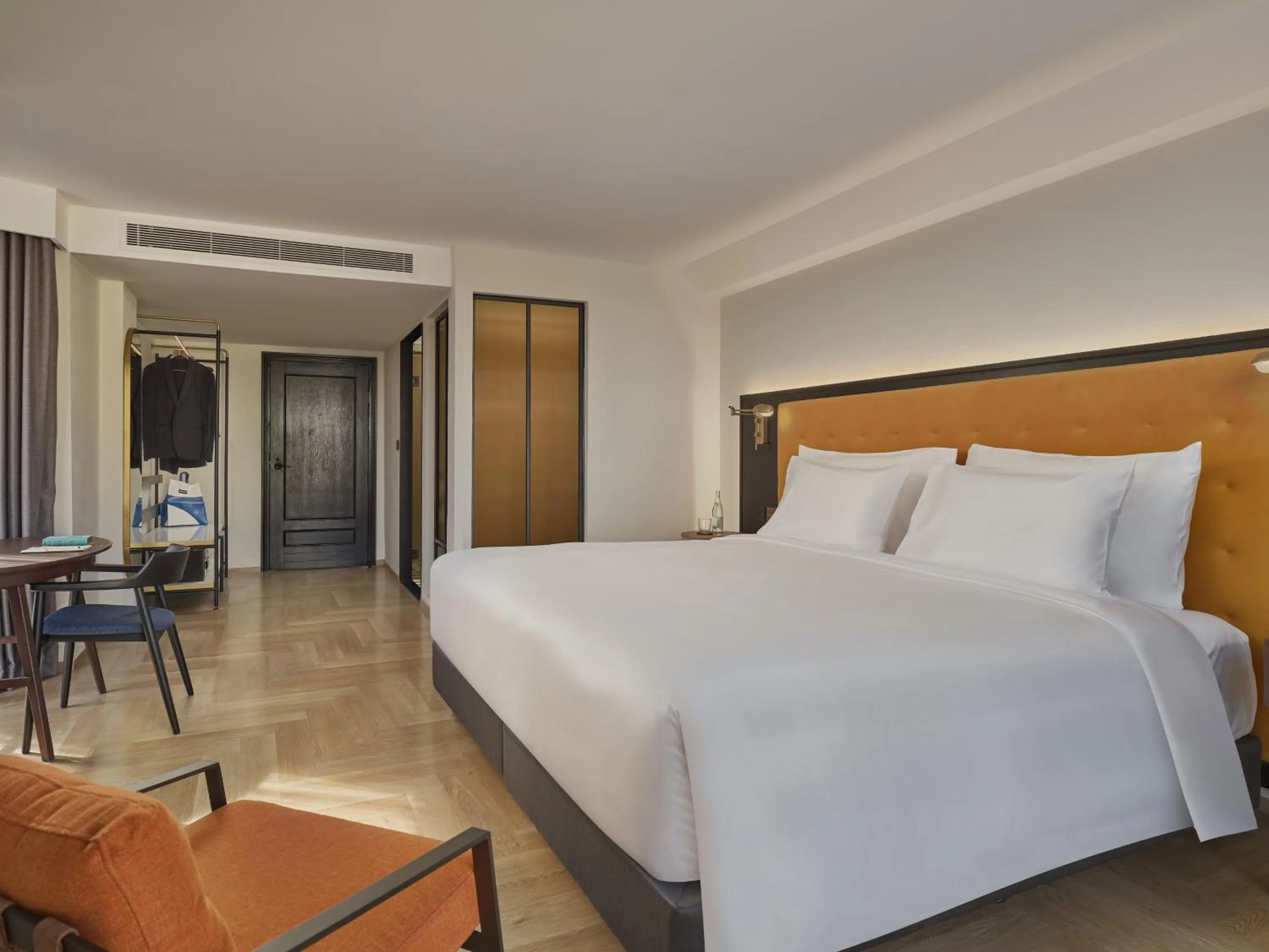 Bed in Public House Bangkok, a Member of Design Hotels