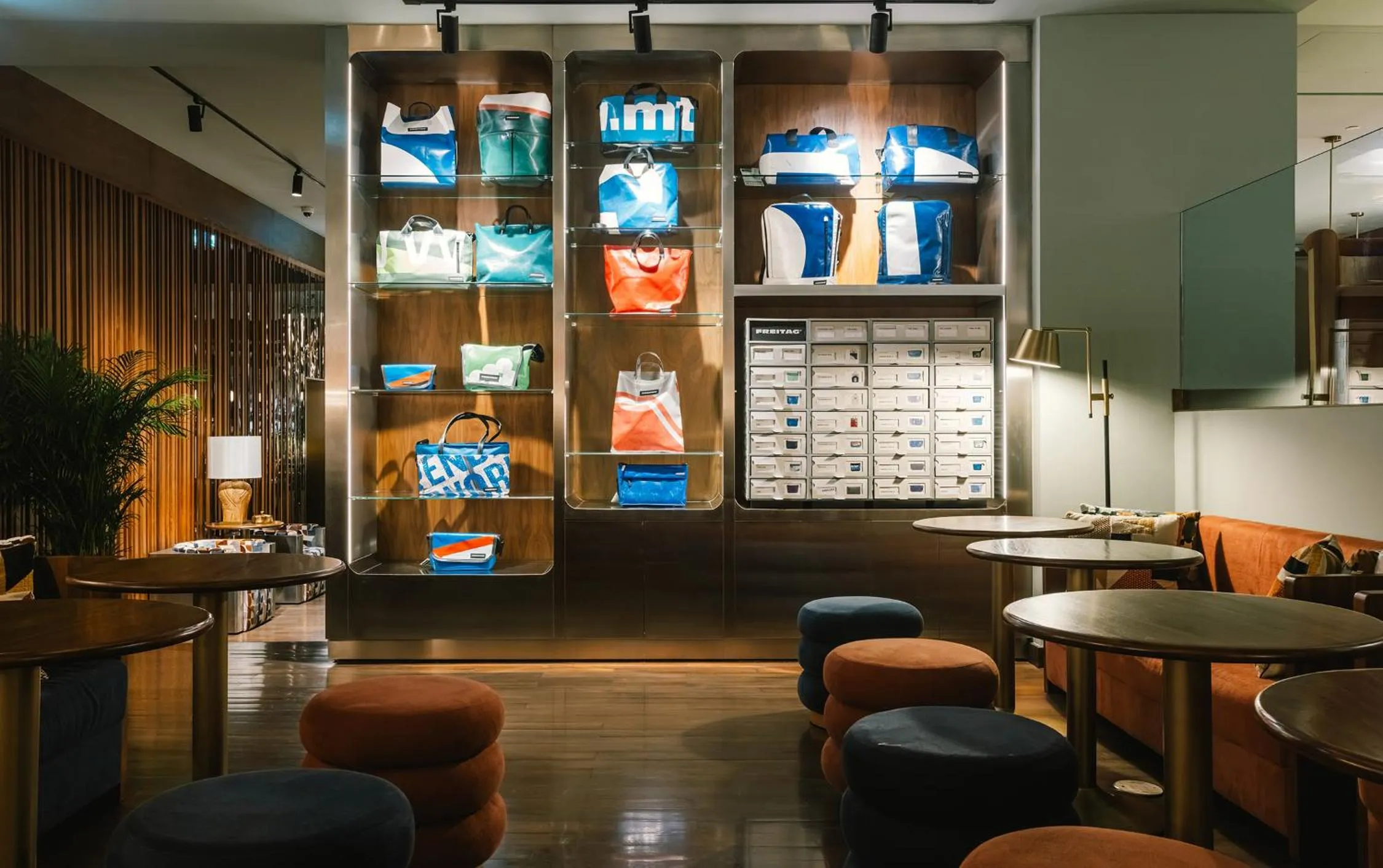 Restaurant/places to eat in Public House Bangkok, a Member of Design Hotels