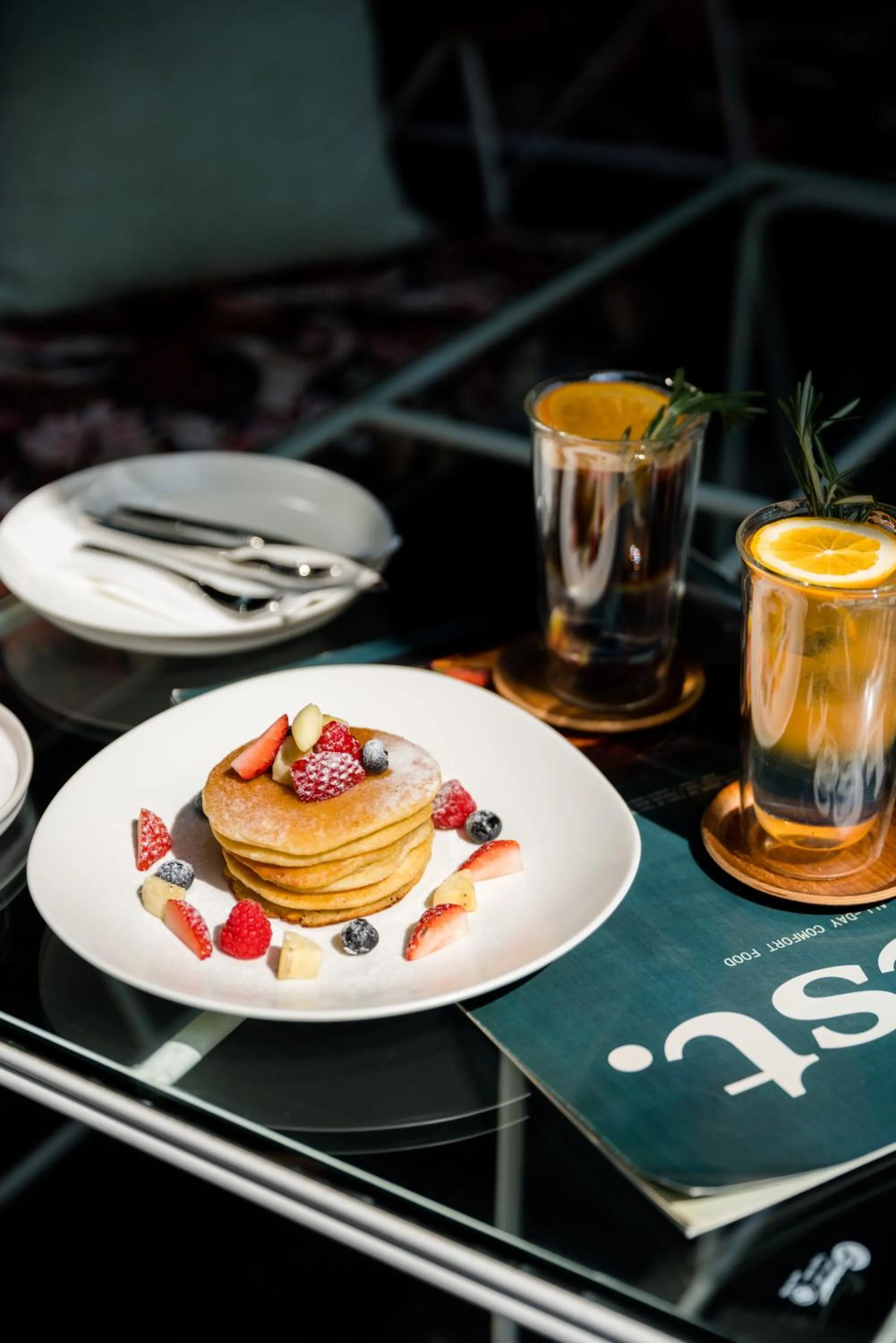 Food and drinks in Public House Bangkok, a Member of Design Hotels