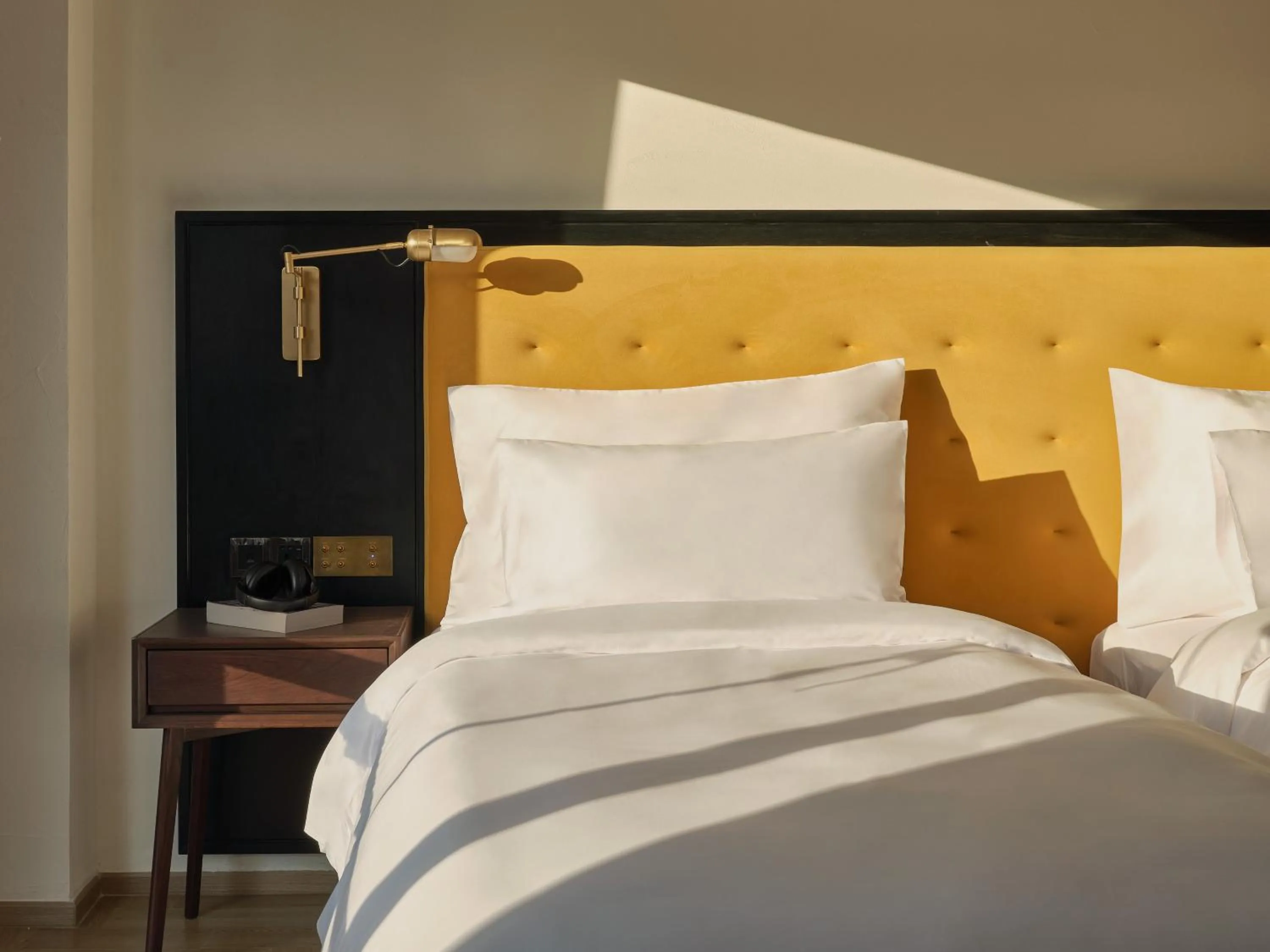 Bed in Public House Bangkok, a Member of Design Hotels