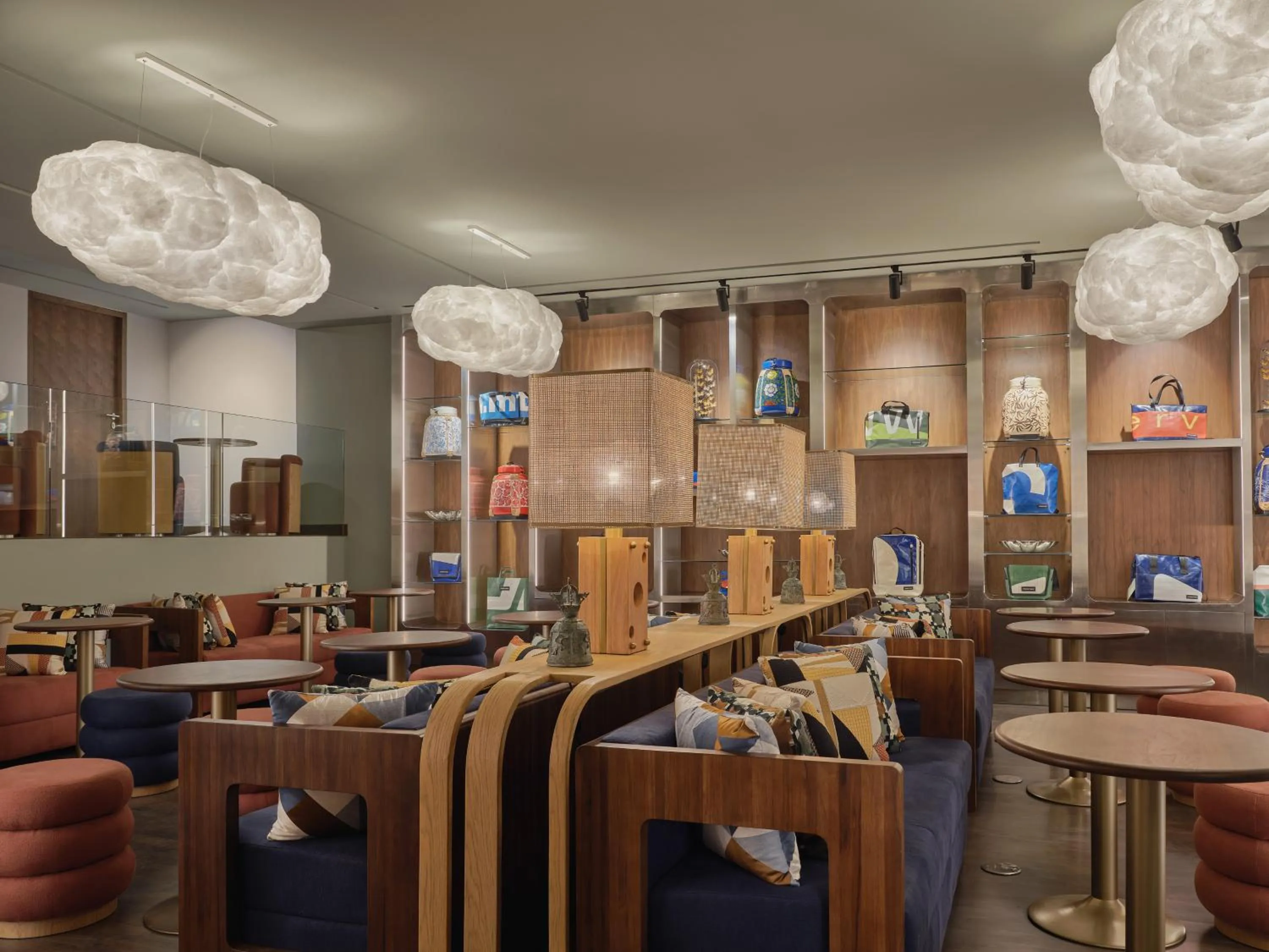 Area and facilities in Public House Bangkok, a Member of Design Hotels