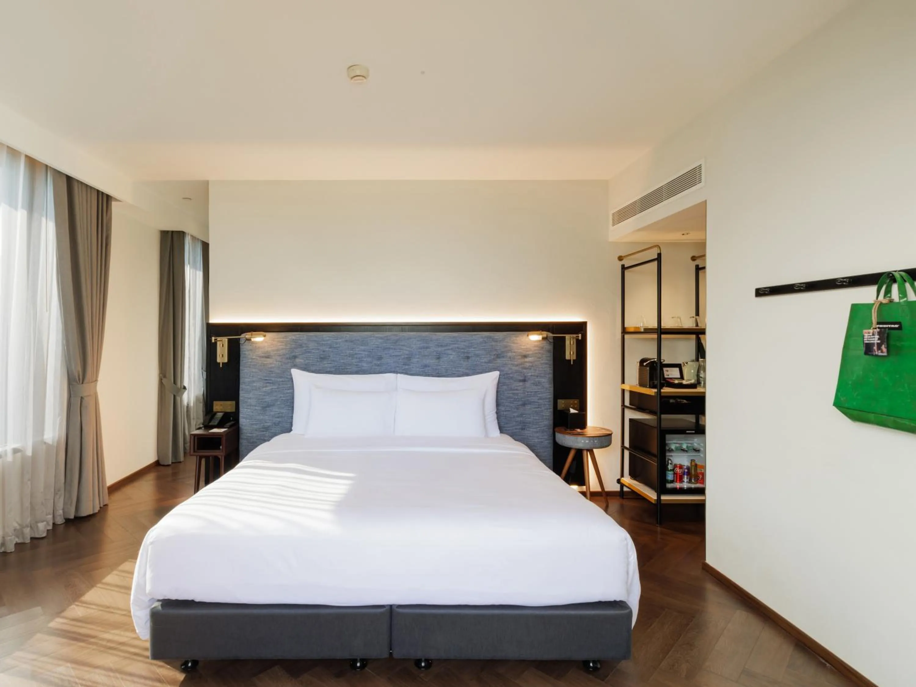 Bed in Public House Bangkok, a Member of Design Hotels