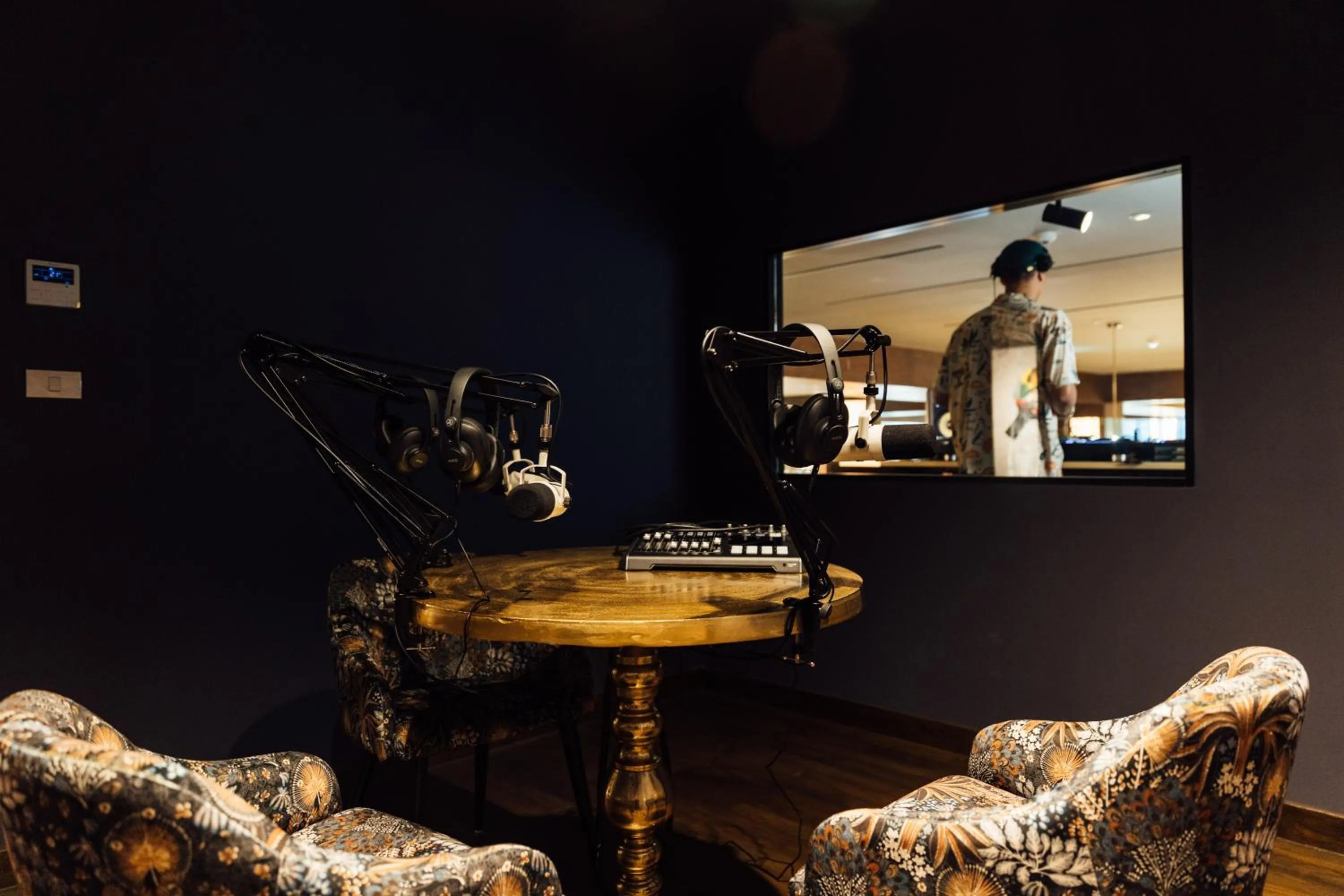 Nightclub / DJ in Public House Bangkok, a Member of Design Hotels