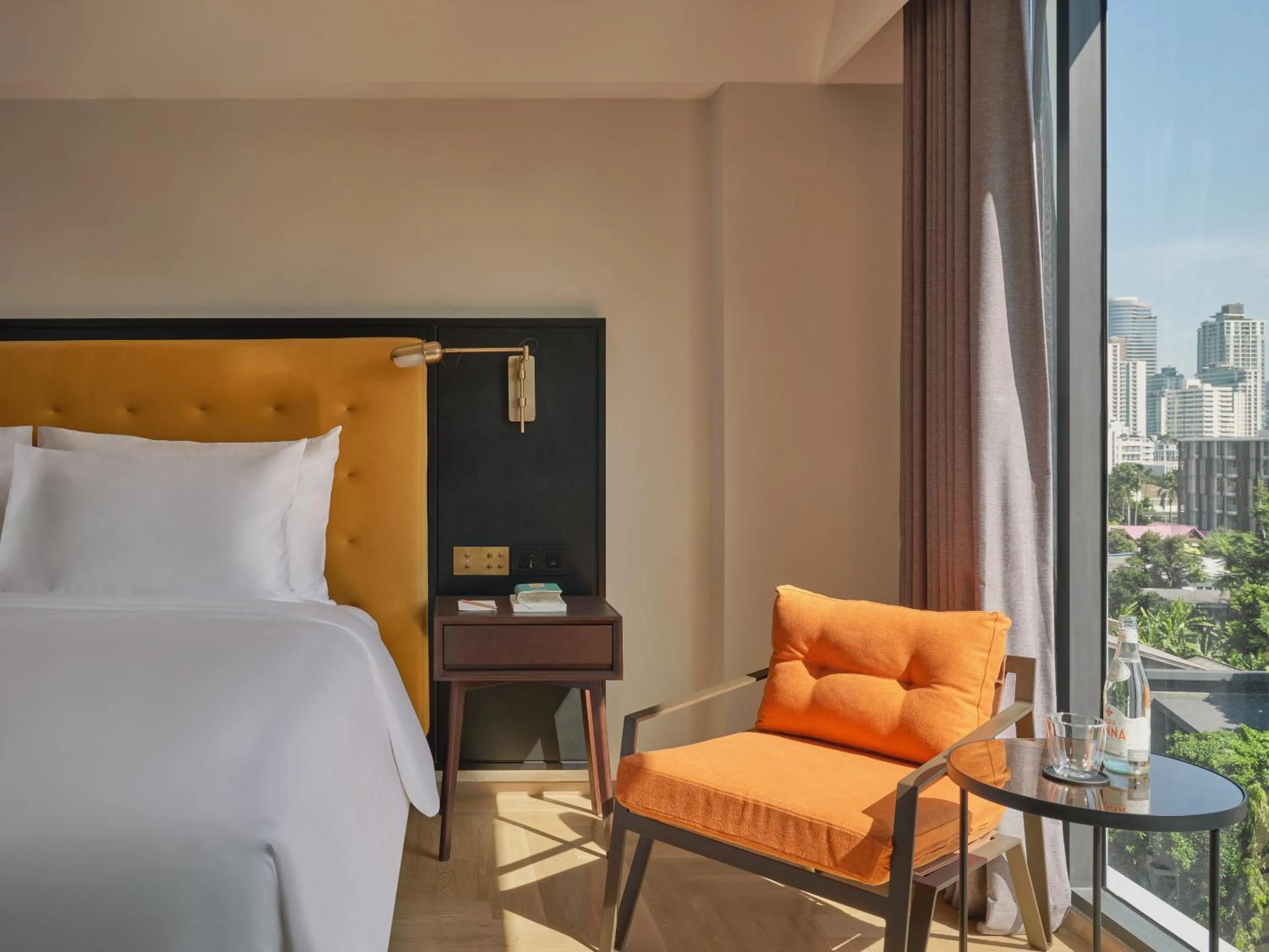 Bed in Public House Bangkok, a Member of Design Hotels