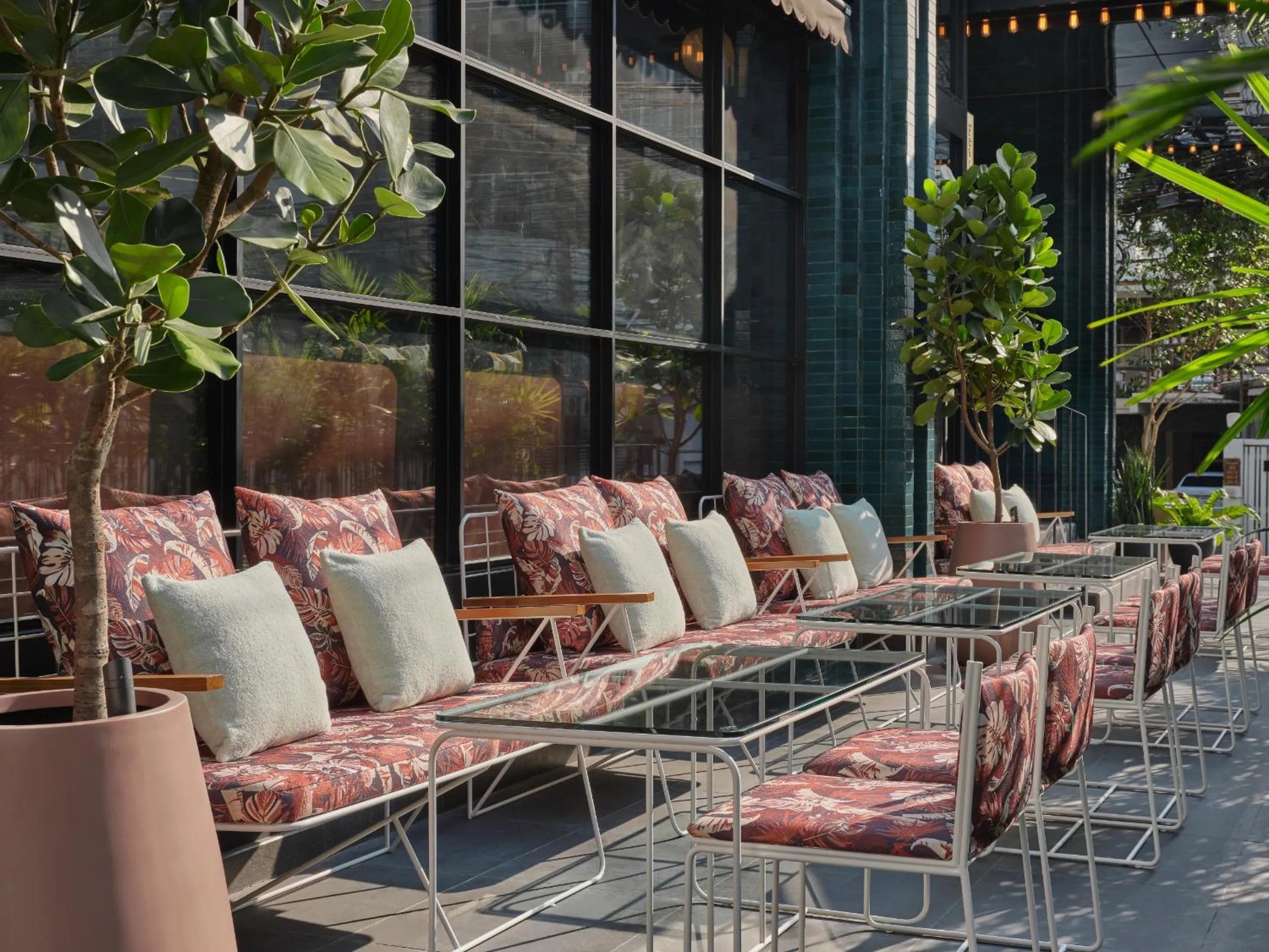 Restaurant/places to eat in Public House Bangkok, a Member of Design Hotels