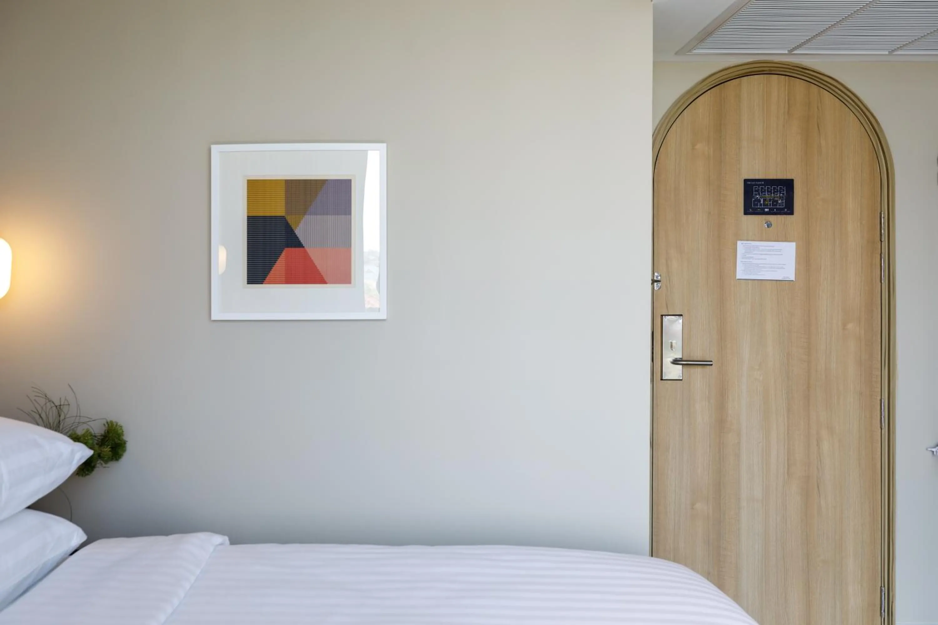 Bed in Benjarong Hotel Bangkok Ratchada