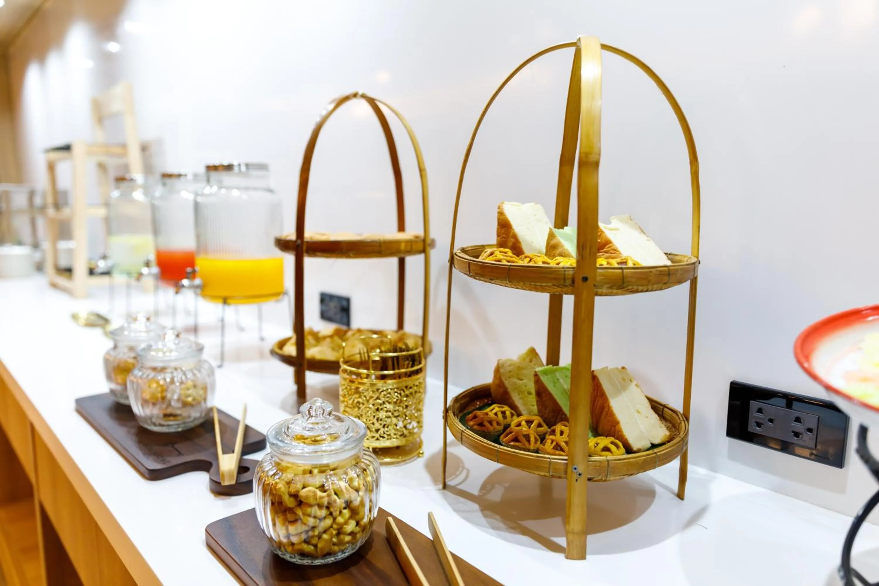 Food and drinks in Benjarong Hotel Bangkok Ratchada