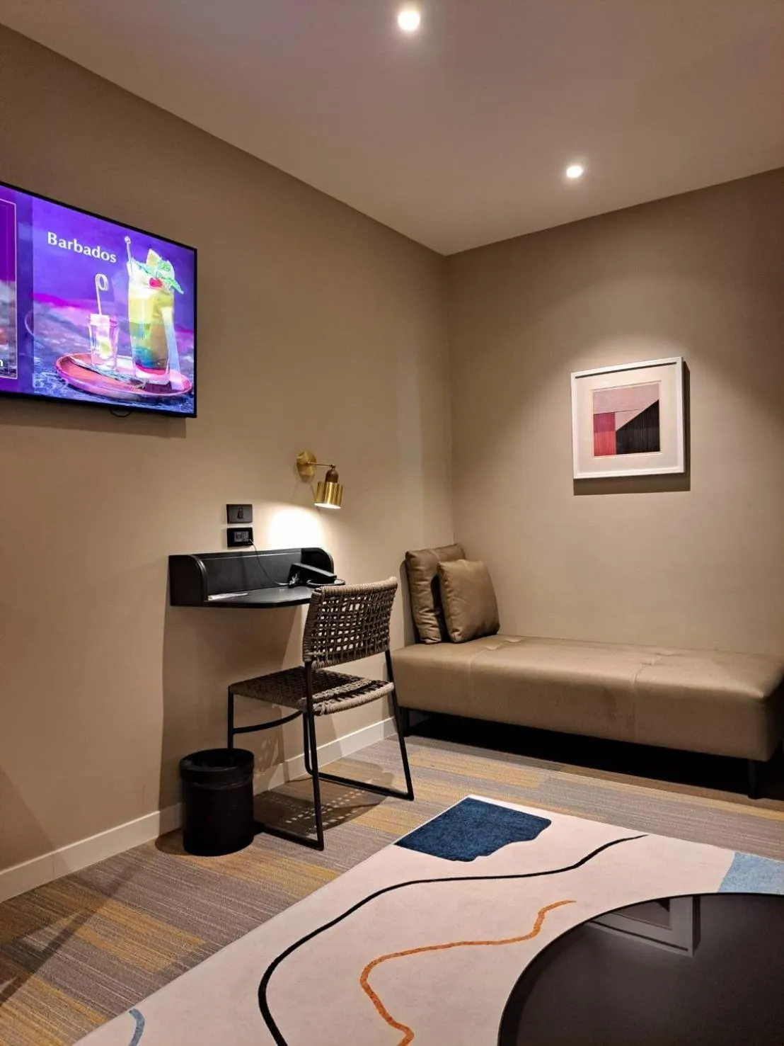 TV and multimedia in Benjarong Hotel Bangkok Ratchada