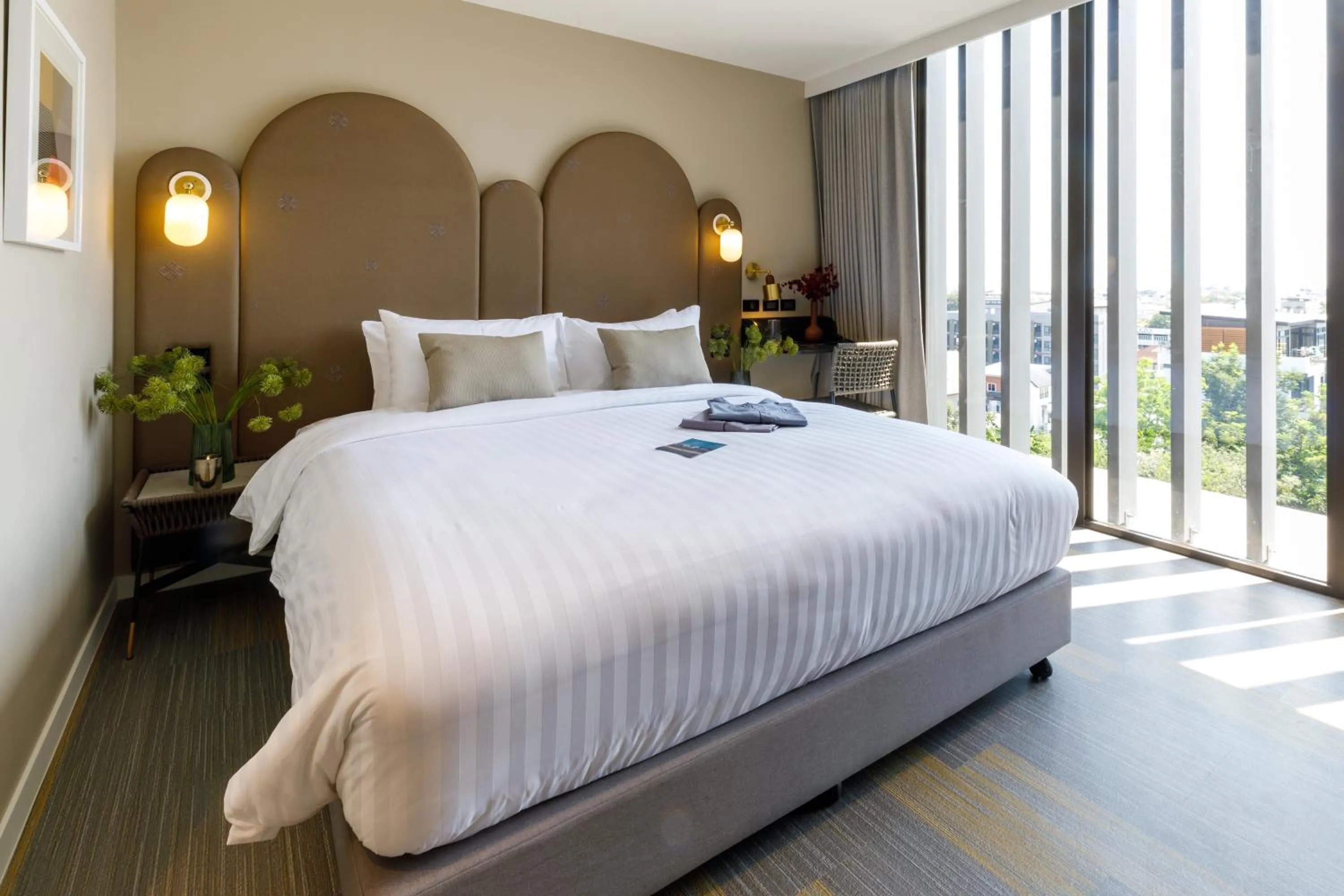 Bed in Benjarong Hotel Bangkok Ratchada