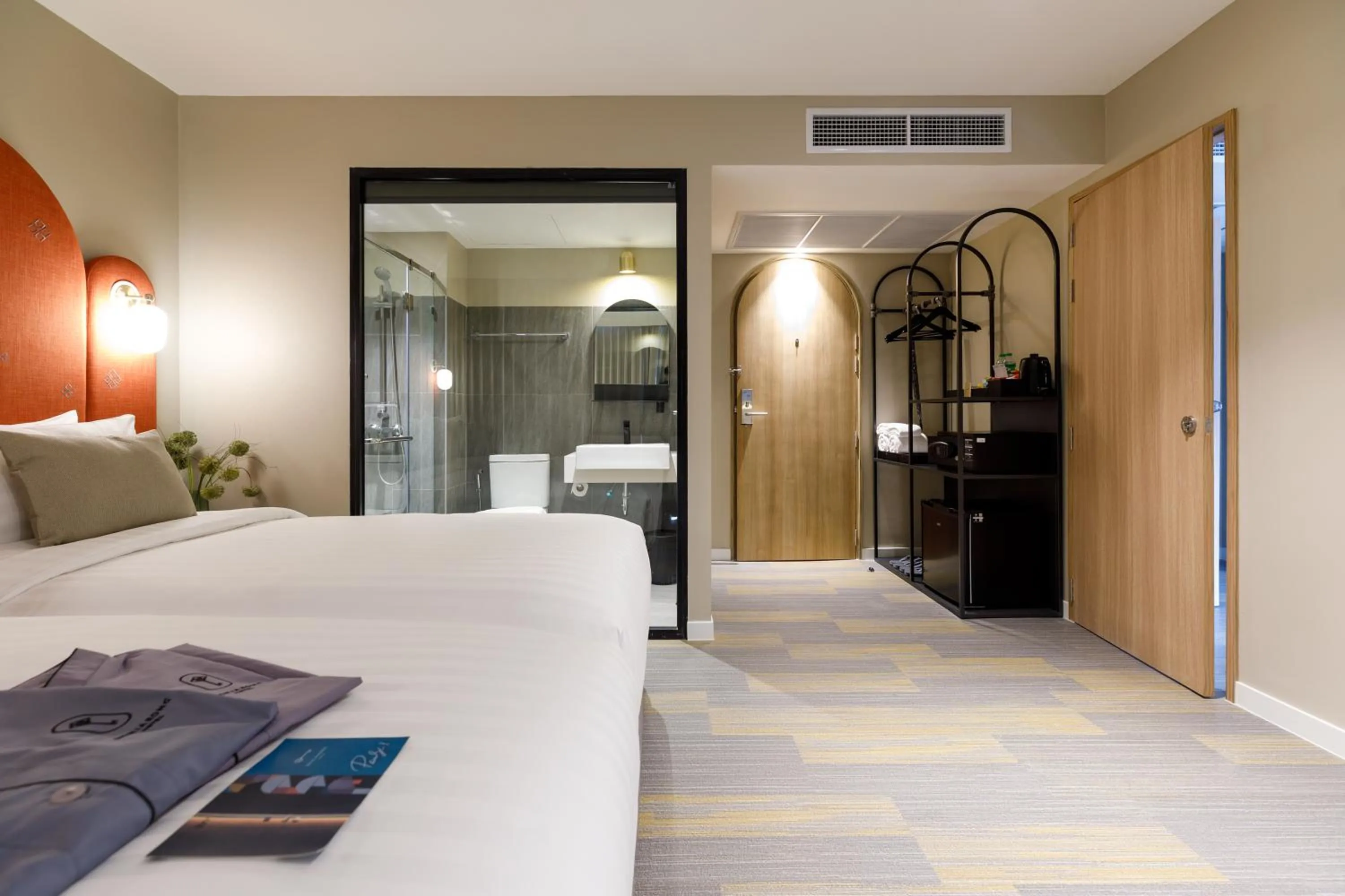 Bed in Benjarong Hotel Bangkok Ratchada